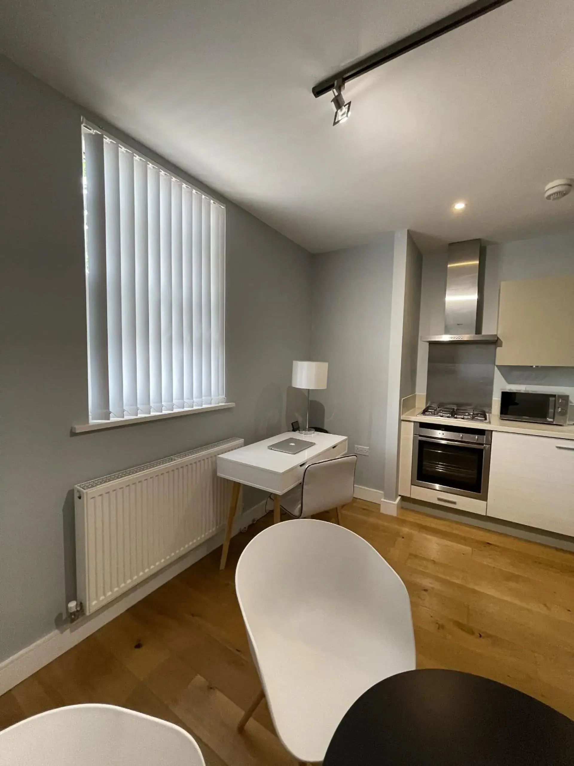 Deluxe Apartment in Luxurious Private One Bedroom Apartment in Braintree with Free Parking Near City Centre with Sky TV Deluxe Apartment in Luxurious Private One Bedroom Apartment in Braintree with Free Parking Near City Centre with Sky TV