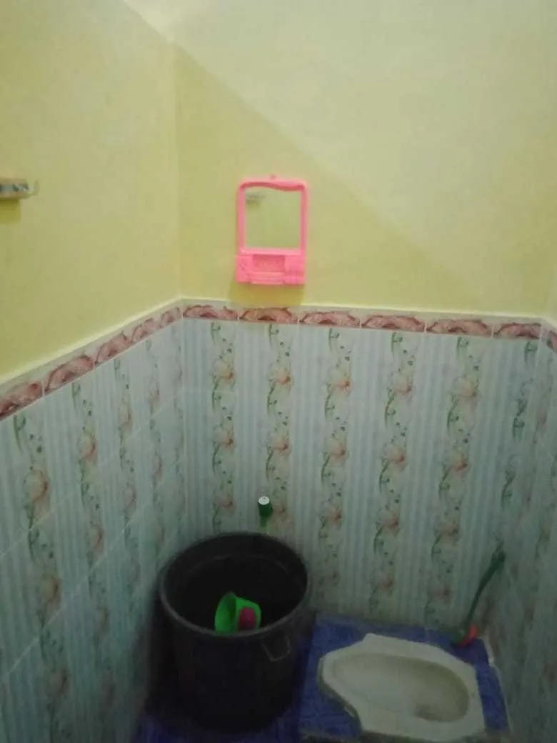 Bathroom in Hotel O Wisma Nadira Near SPBU PT. Trijaya Pugung PENENGAHAN