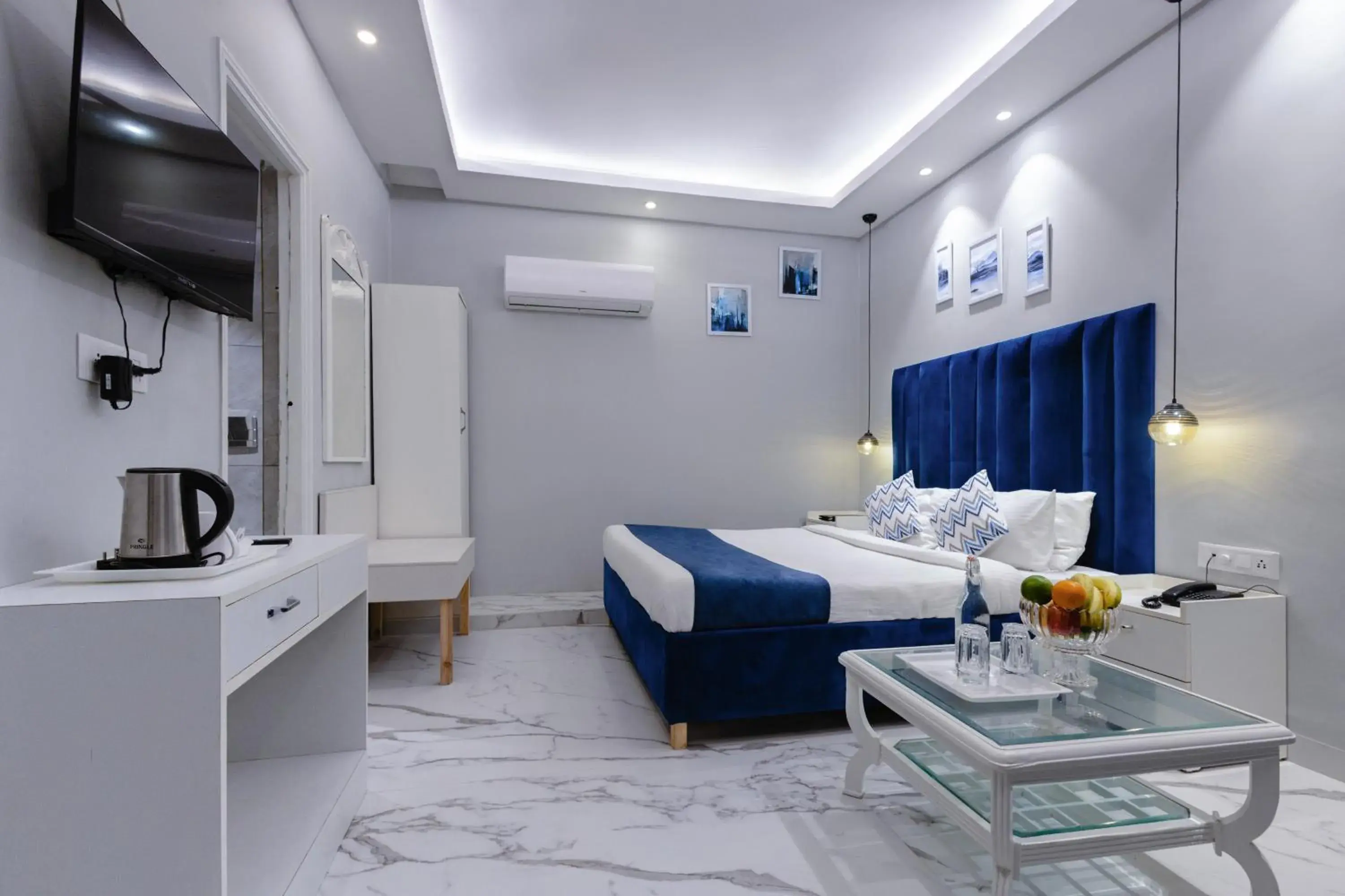 Large Double Room - single occupancy in Hotel Downtown 17 Large Double Room - single occupancy in Hotel Downtown 17