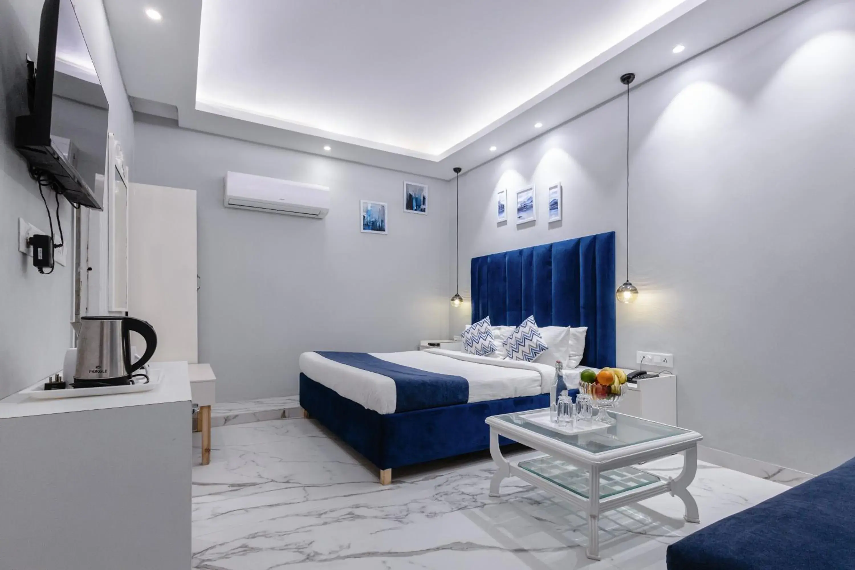 Large Double Room - single occupancy in Hotel Downtown 17 Large Double Room - single occupancy in Hotel Downtown 17