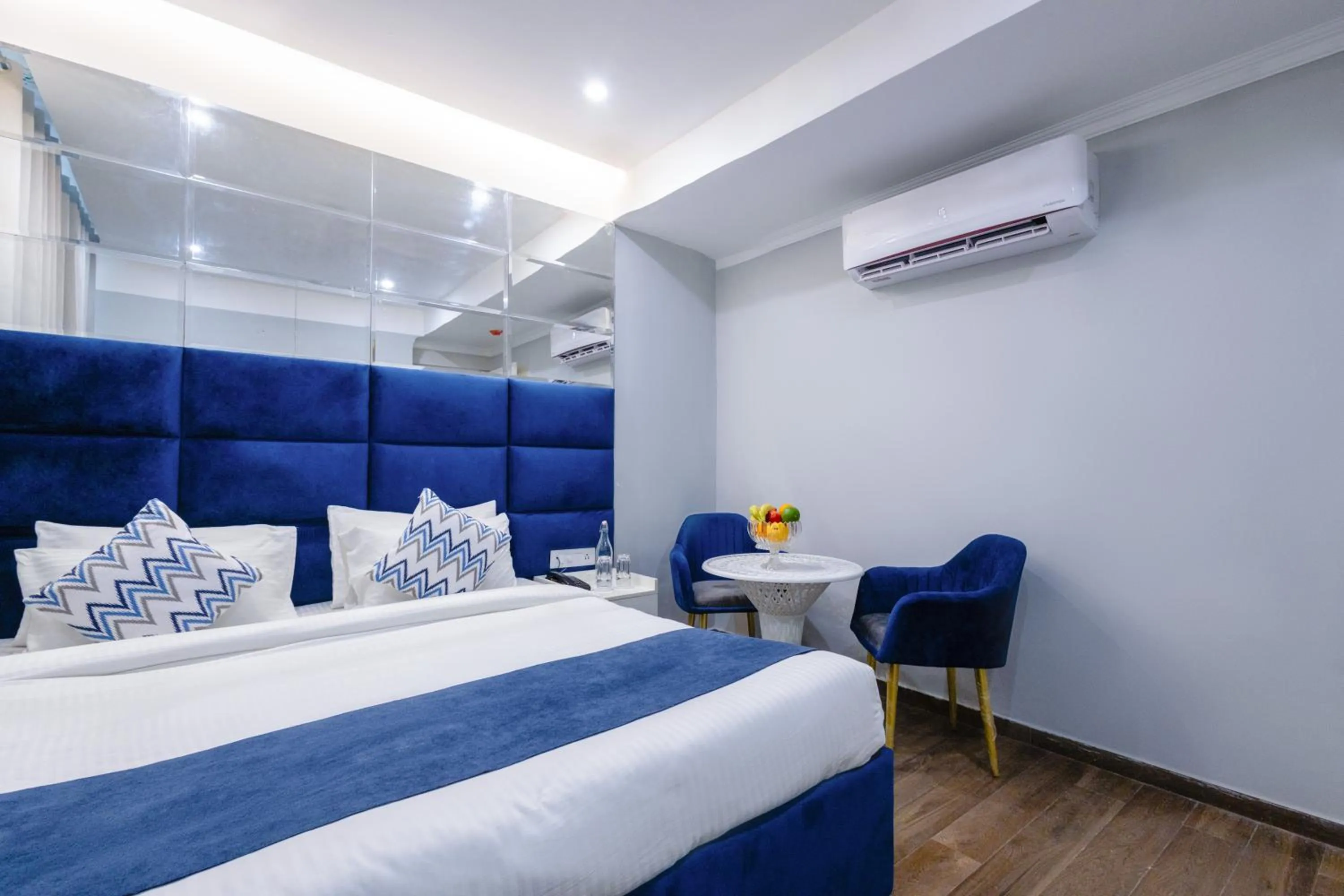 Bed in Hotel Downtown 17