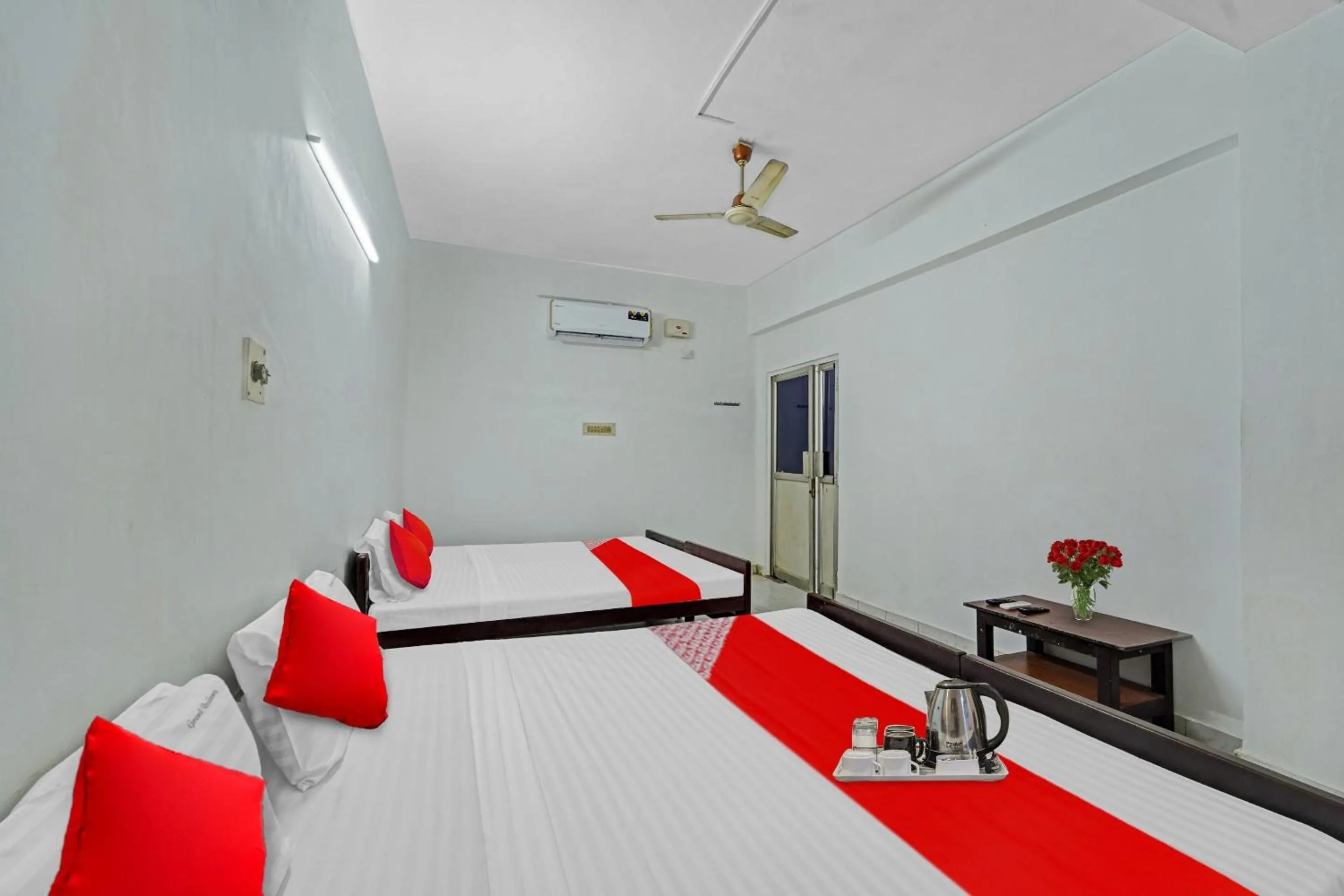 Bedroom in Hotel O Grand Pallavaram