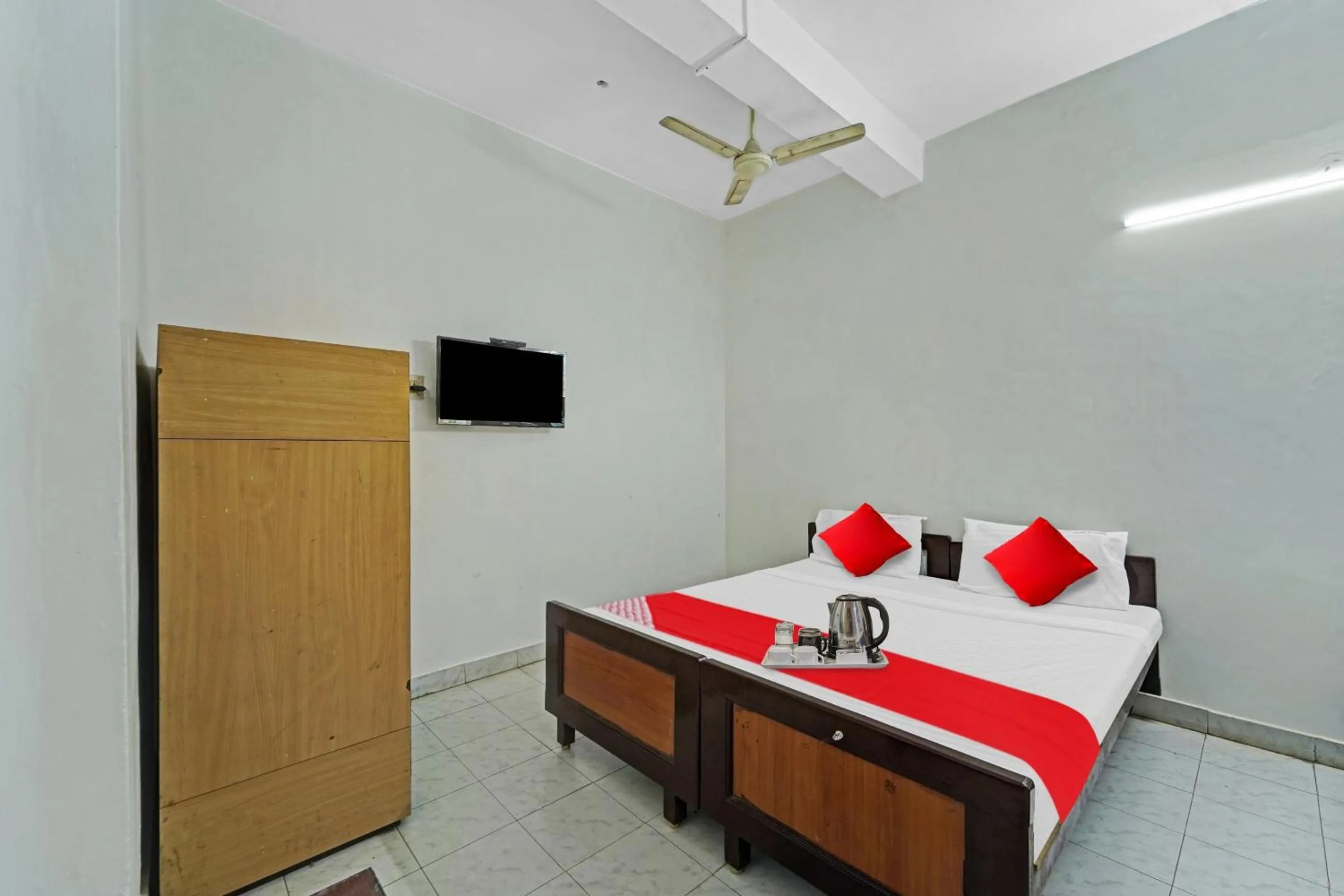 Bedroom in Hotel O Grand Pallavaram