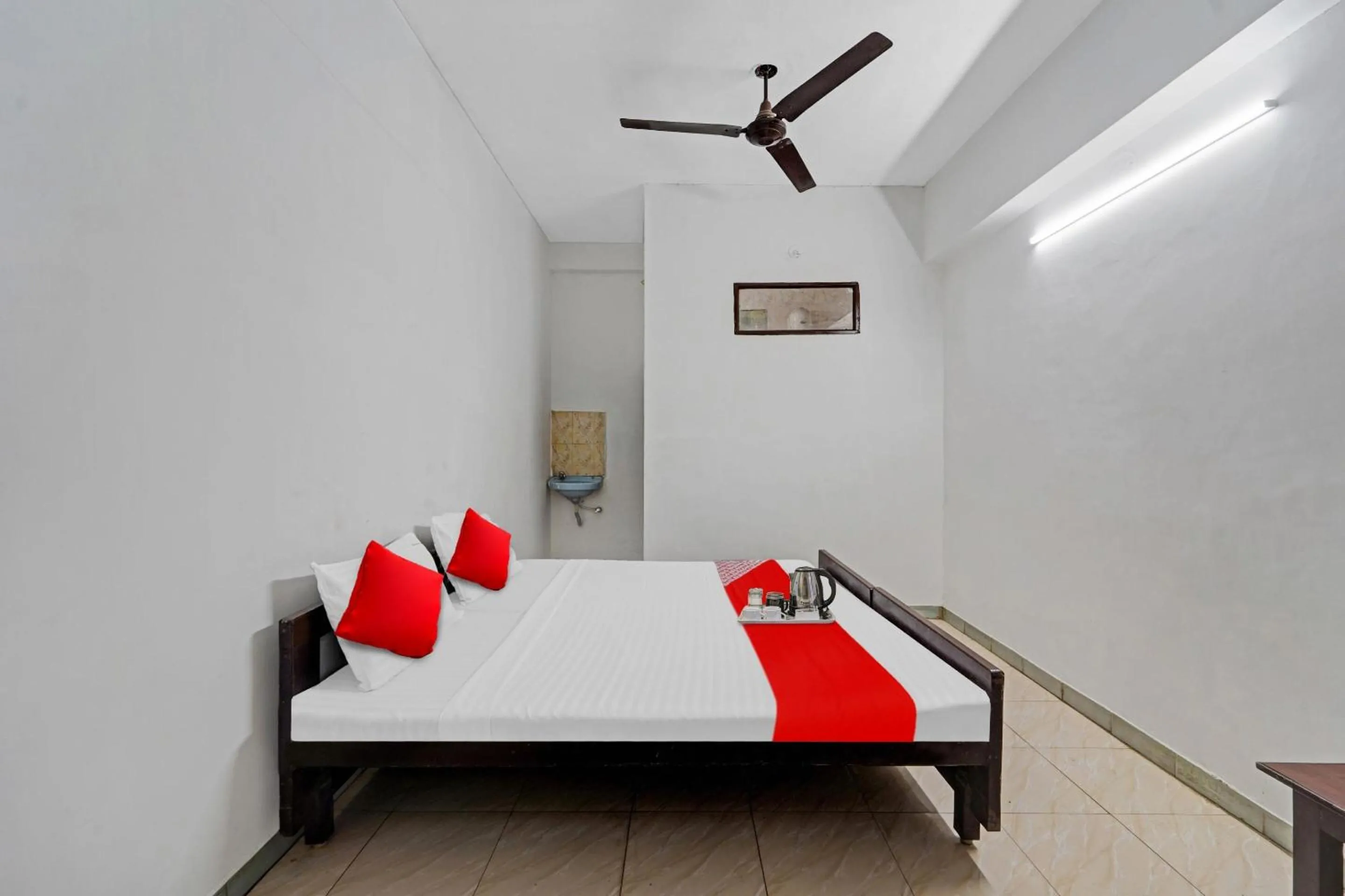 Bedroom in Hotel O Grand Pallavaram