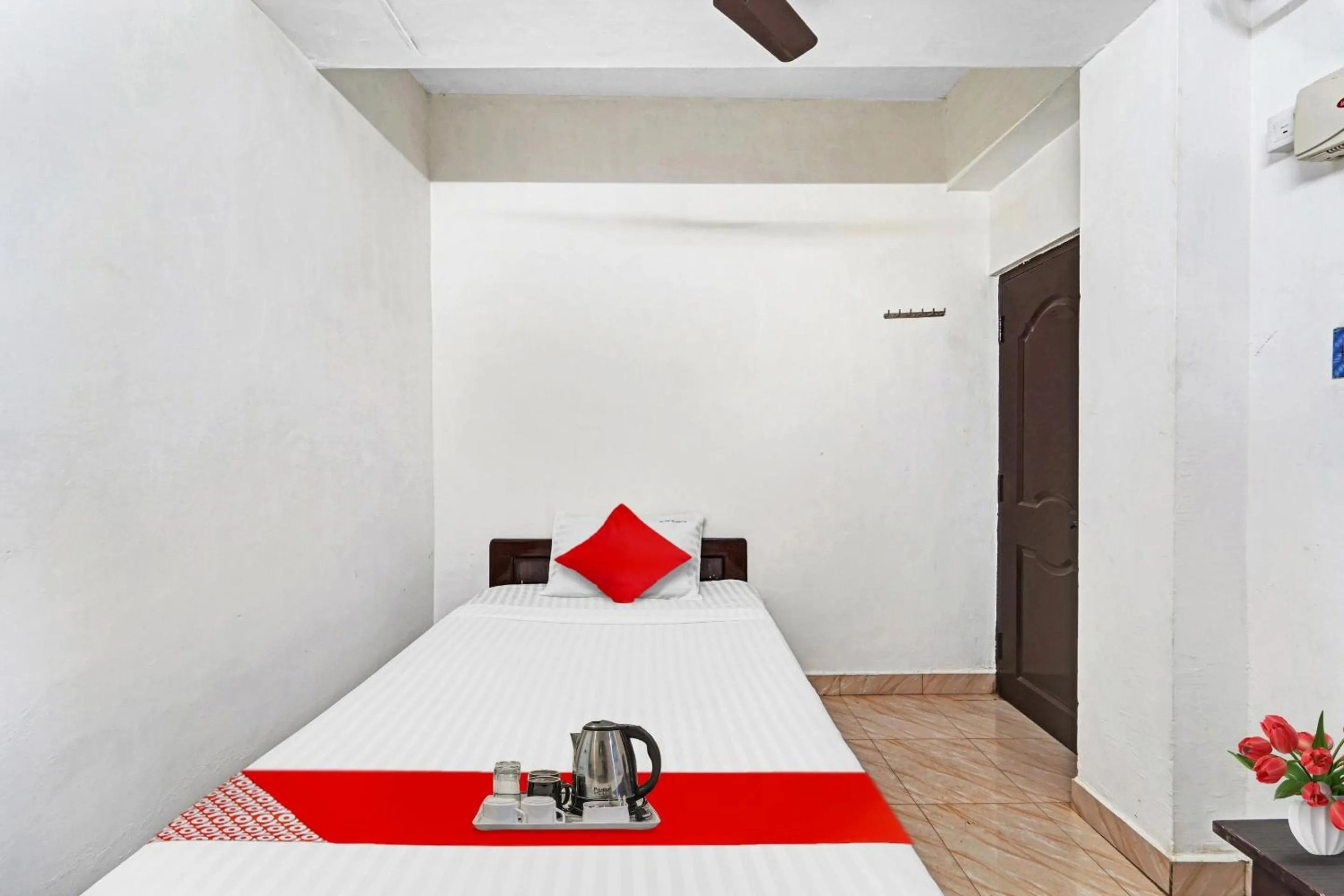 Bedroom in Hotel O Grand Pallavaram
