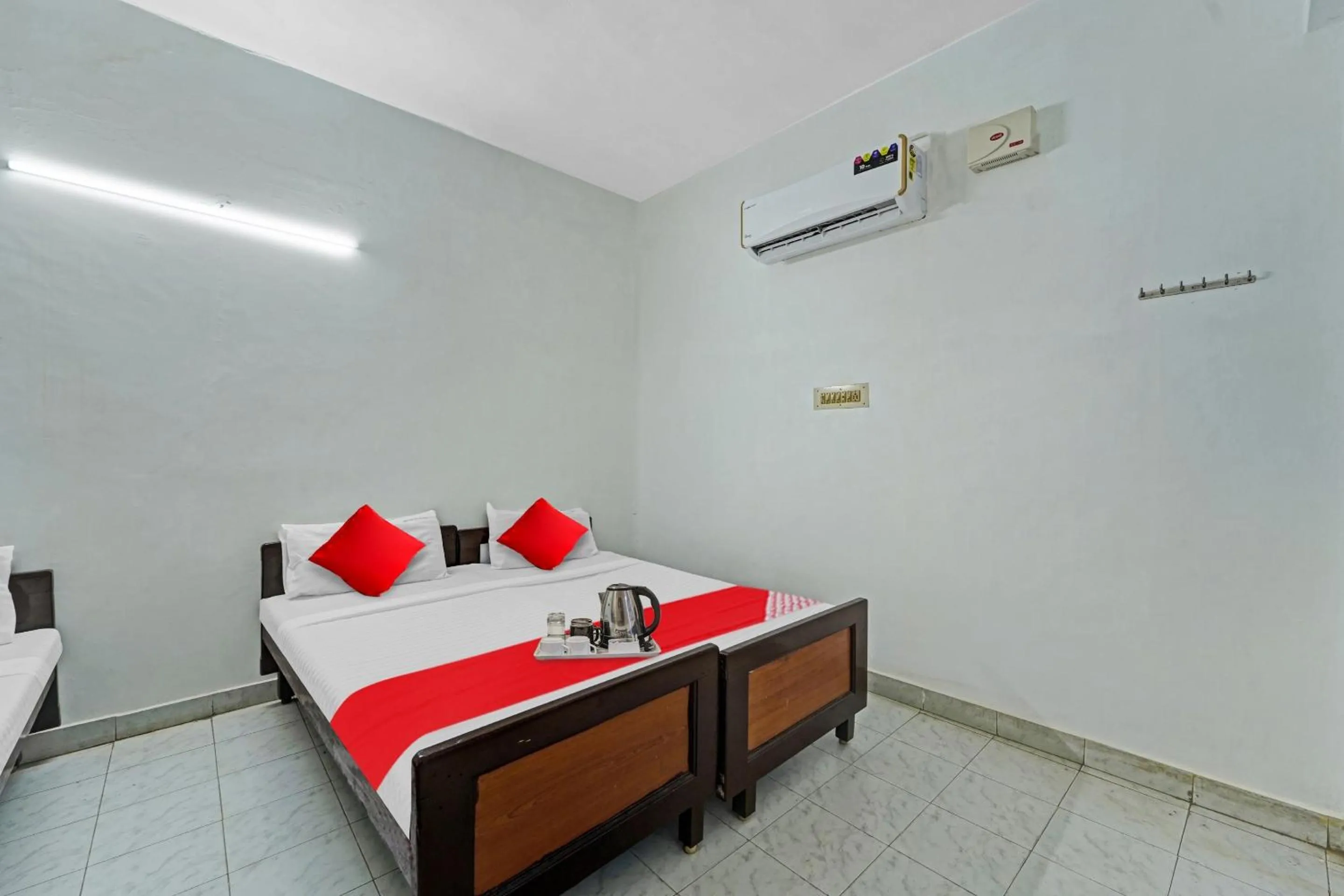Bedroom in Hotel O Grand Pallavaram