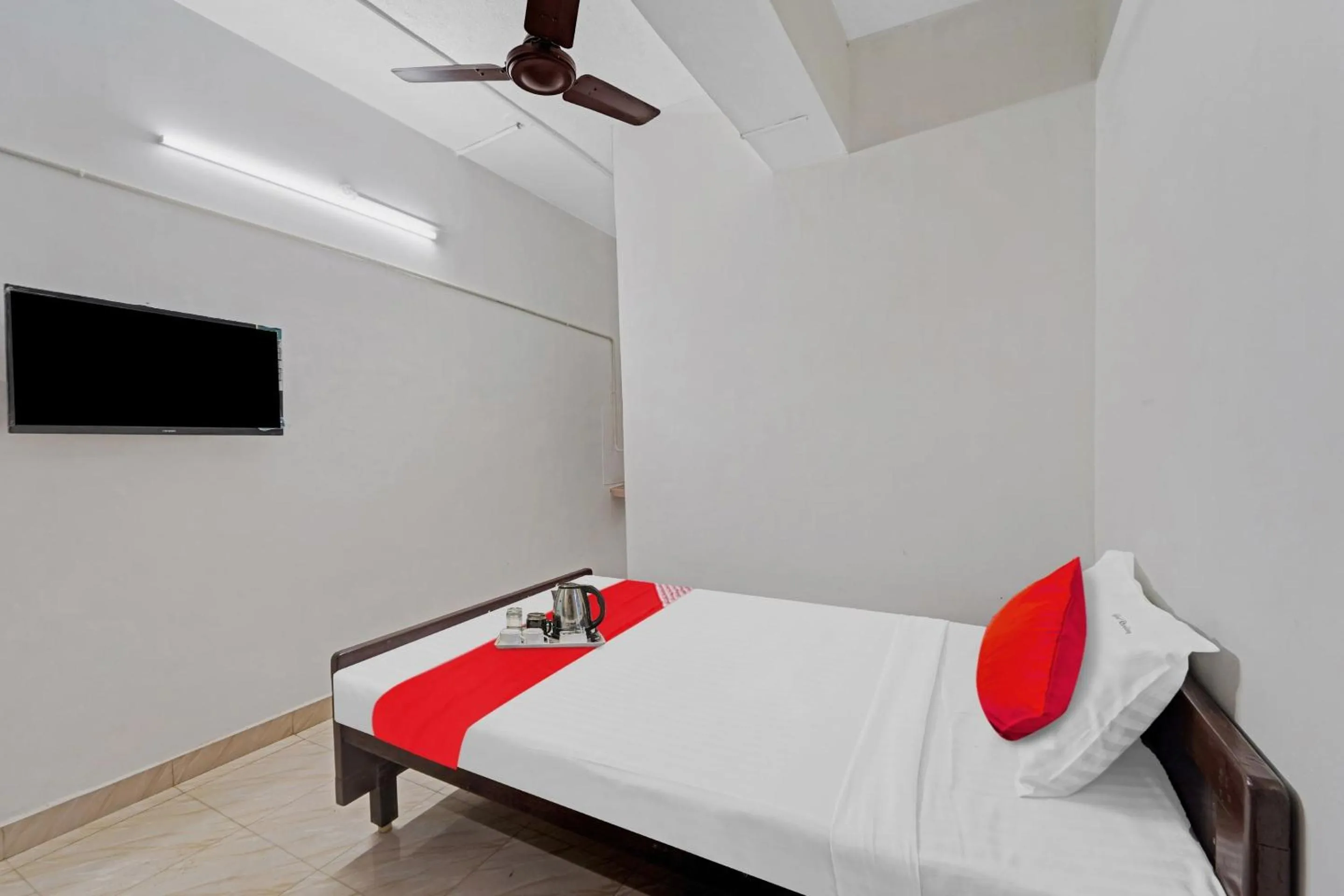 Bedroom in Hotel O Grand Pallavaram