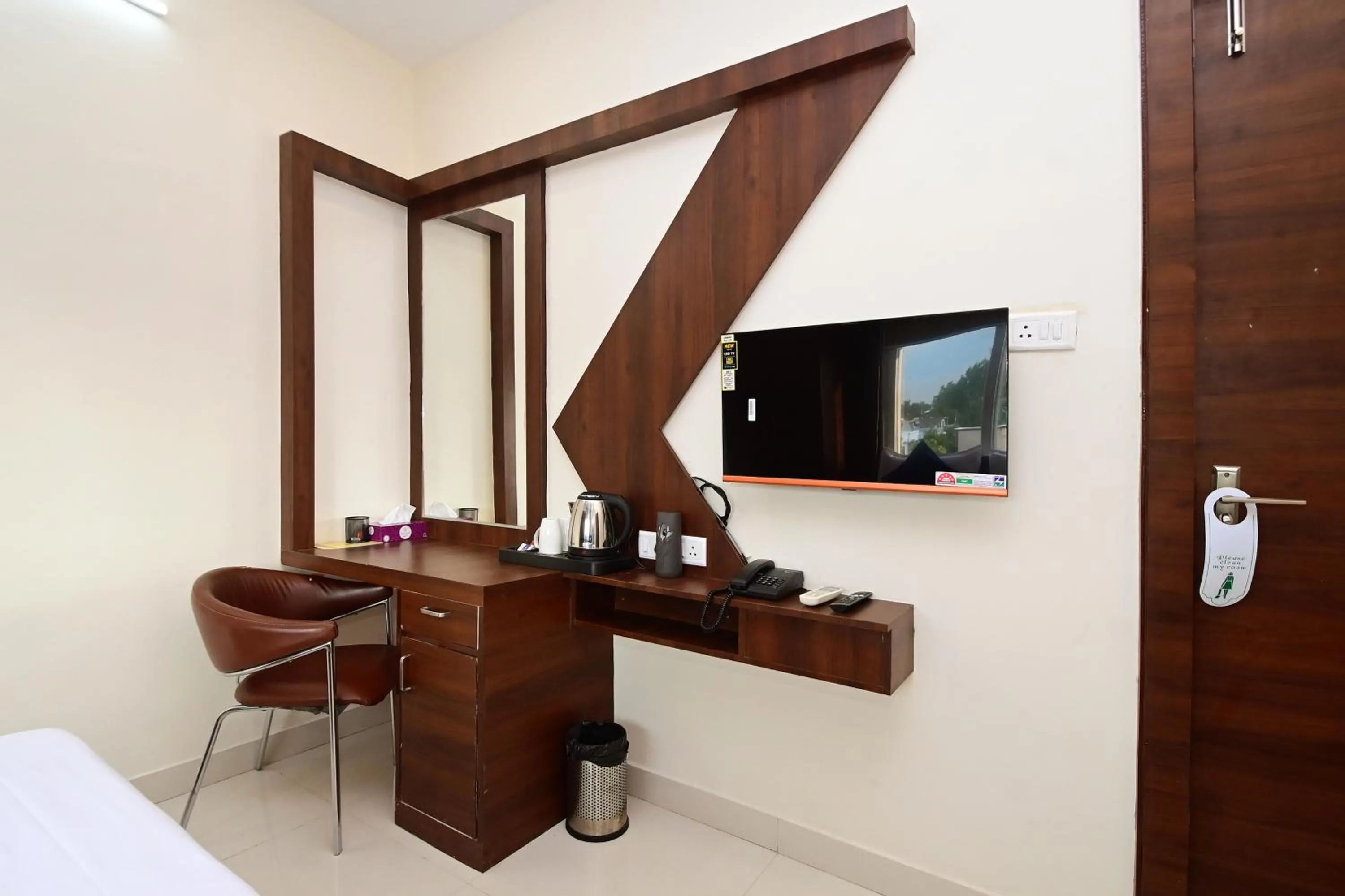 TV and multimedia in Hotel Hallmark By THC Group