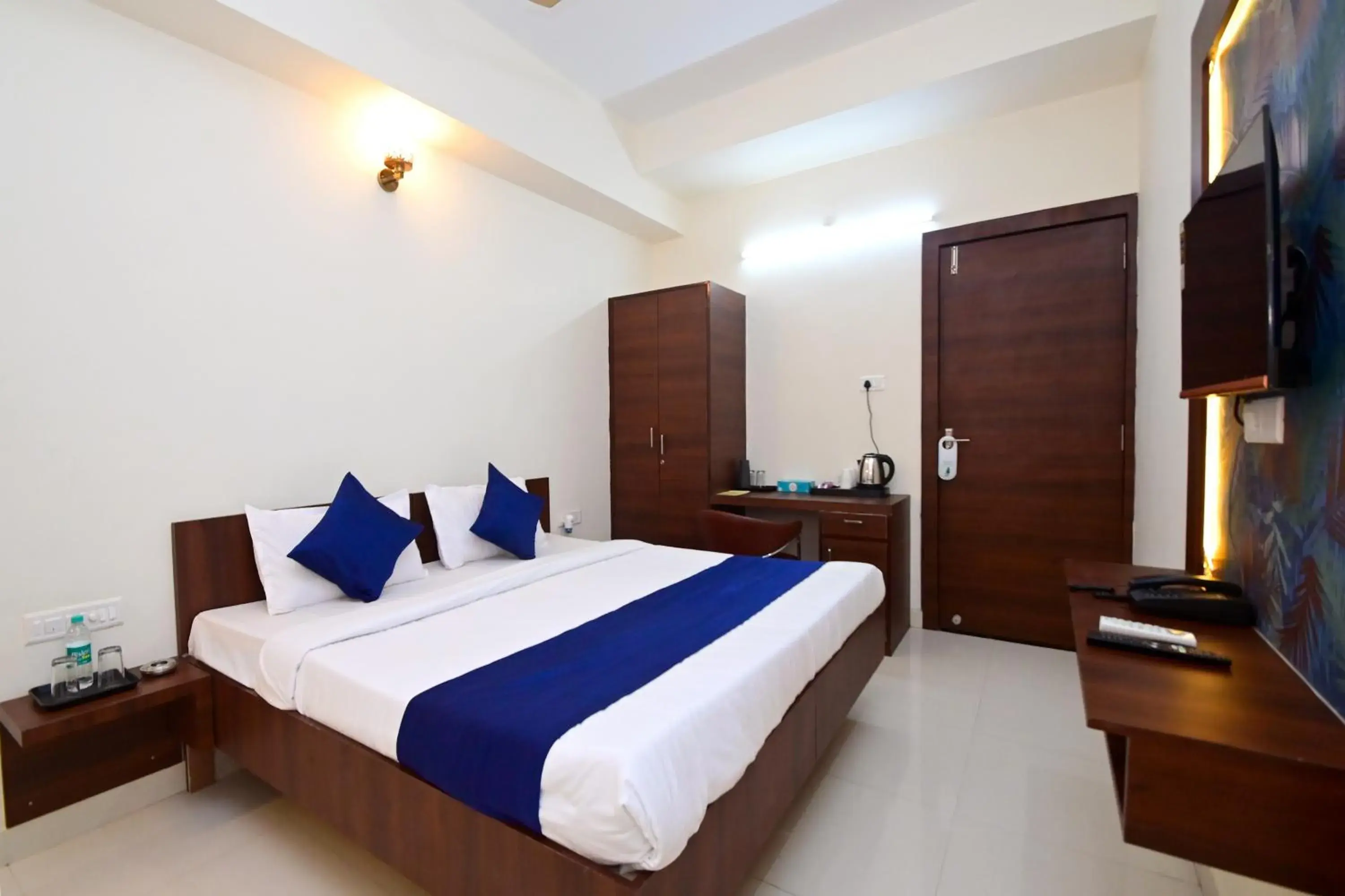 Communal lounge/ TV room, Bed in Hotel Hallmark By THC Group Communal lounge/ TV room, Bed in Hotel Hallmark By THC Group