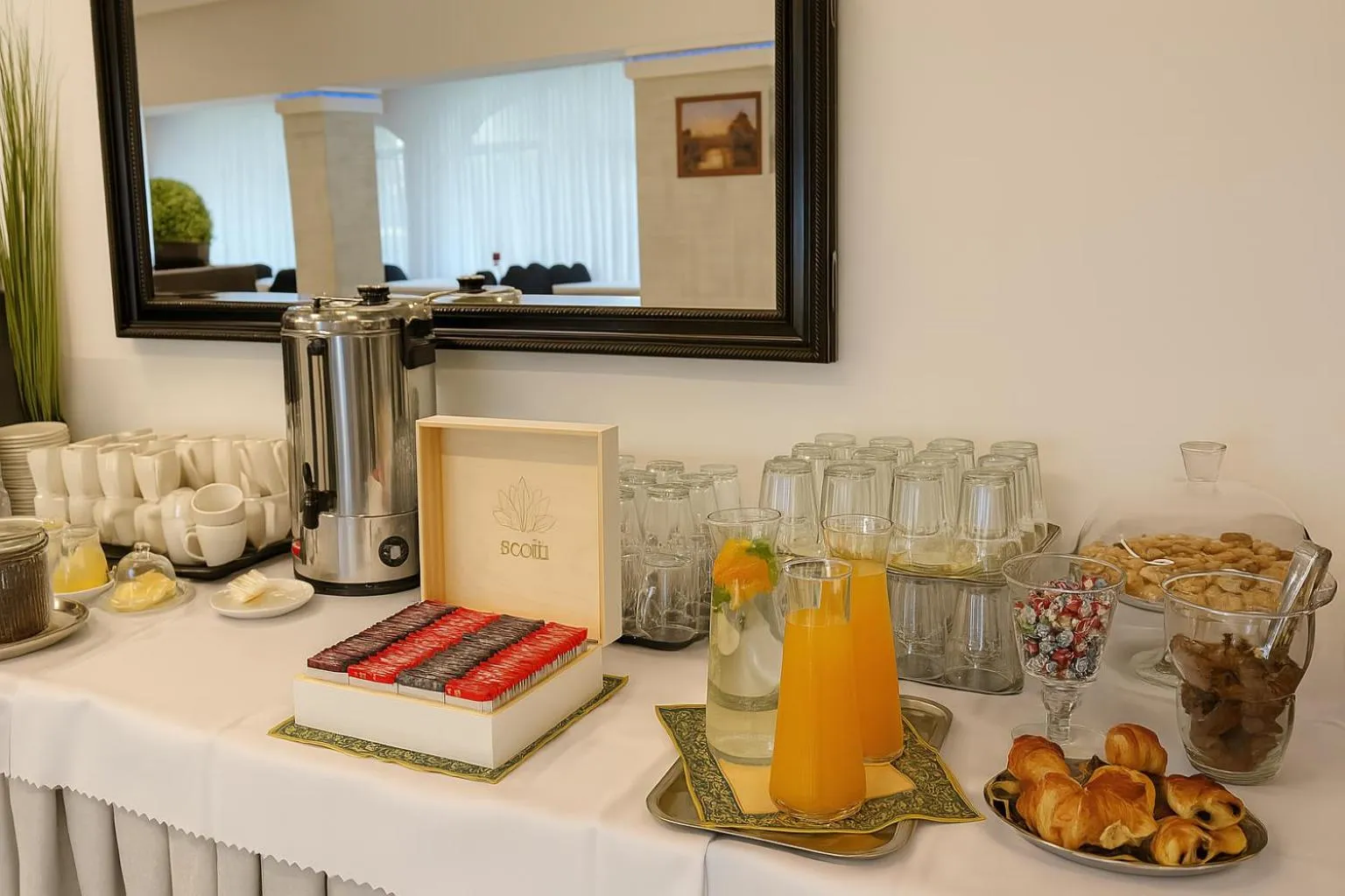 Food and drinks in Hotel Junior 2