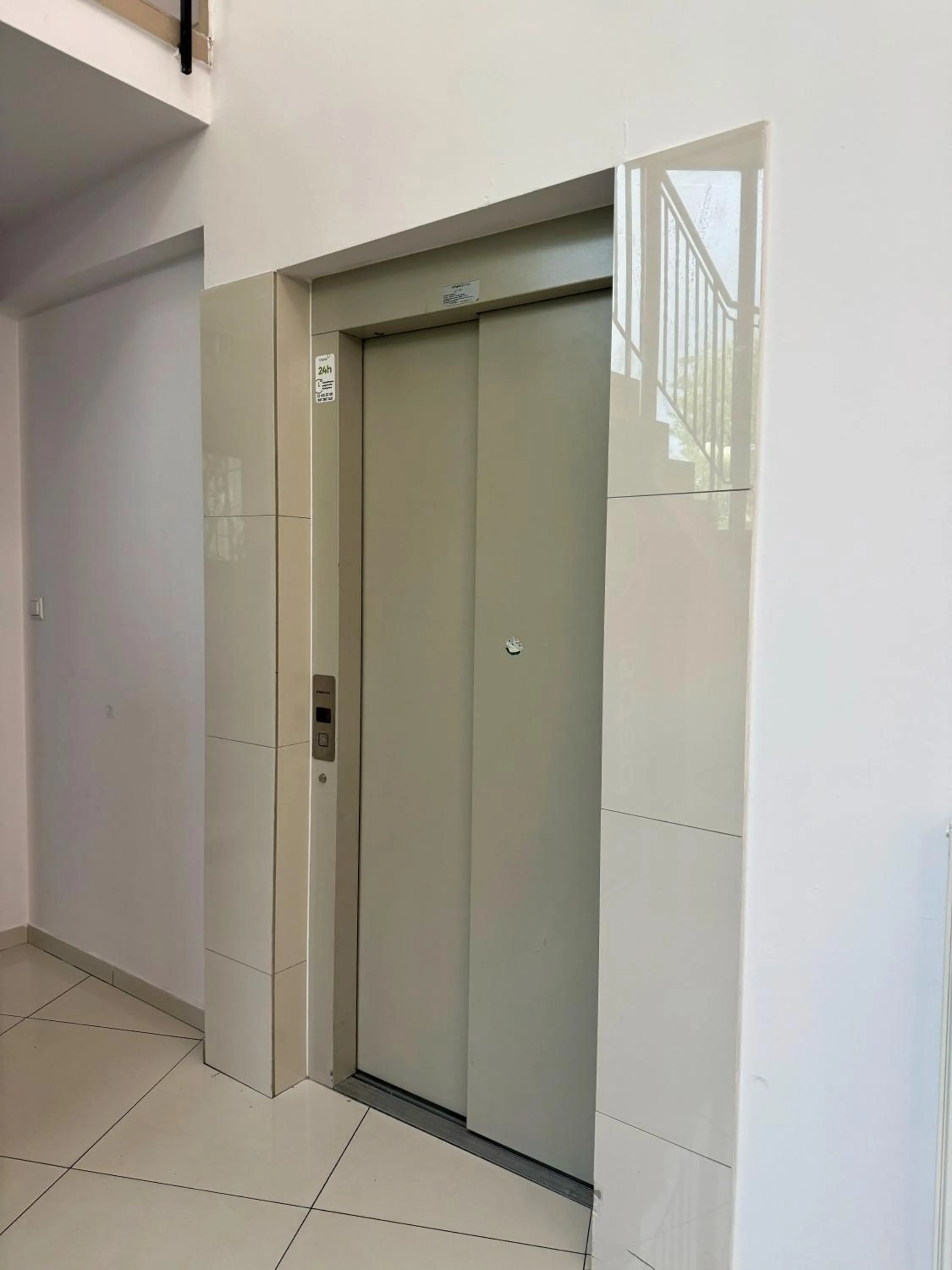 elevator in Hotel Junior 2