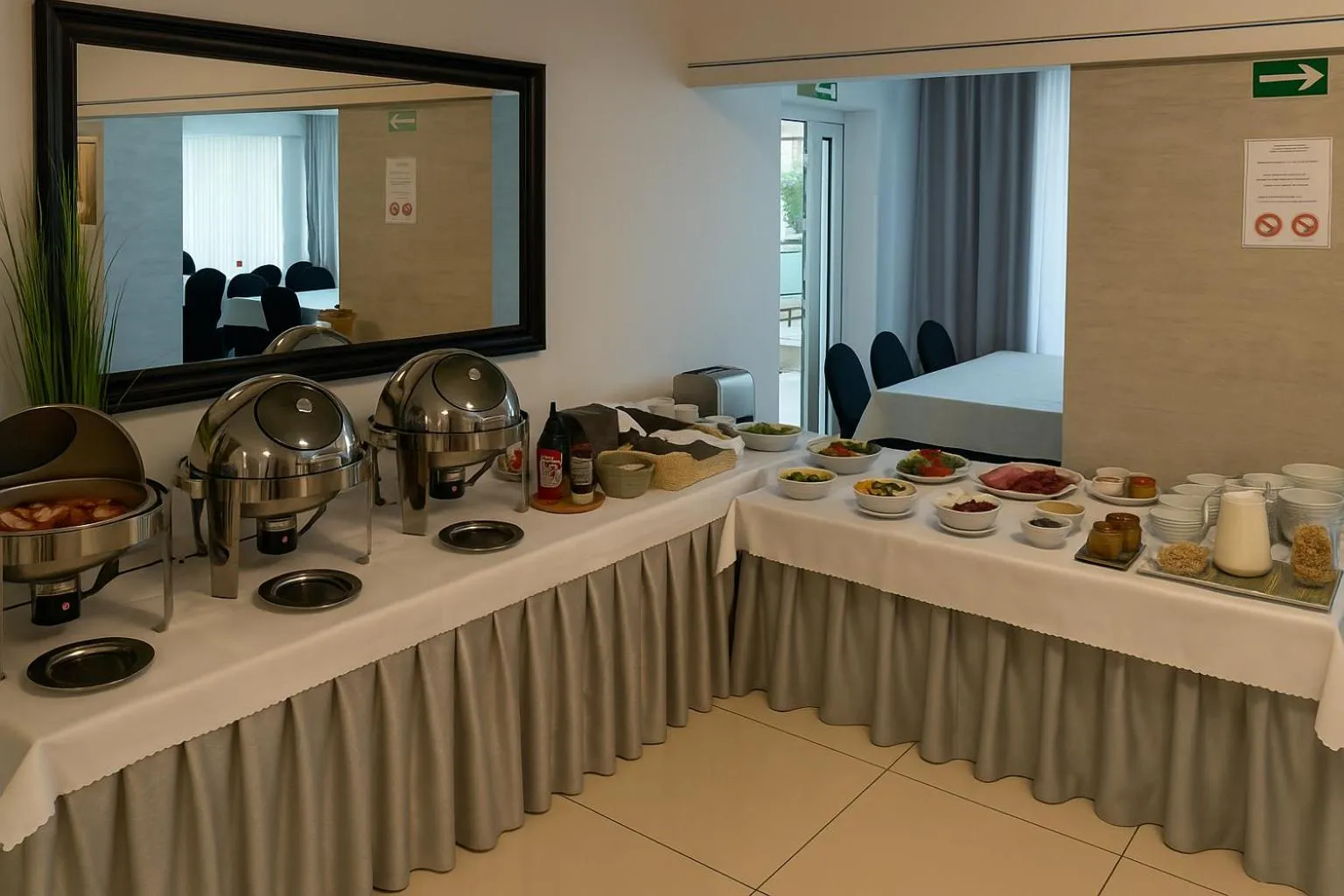 Food and drinks in Hotel Junior 2