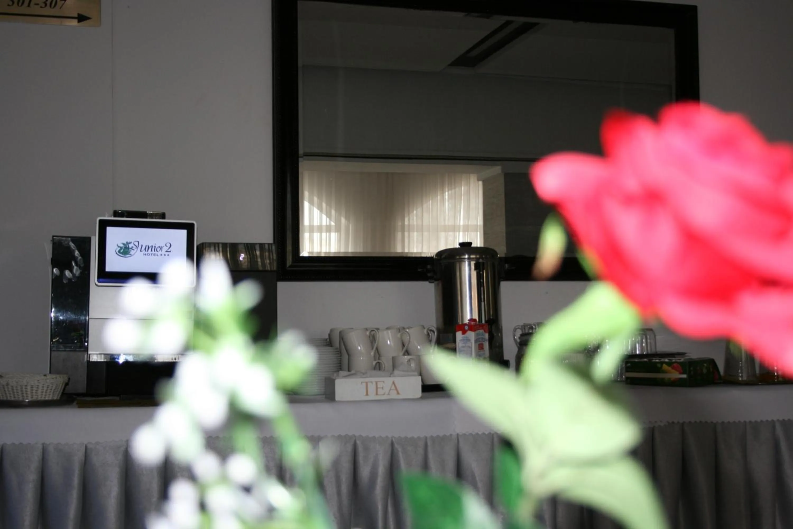 Restaurant/places to eat in Hotel Junior 2