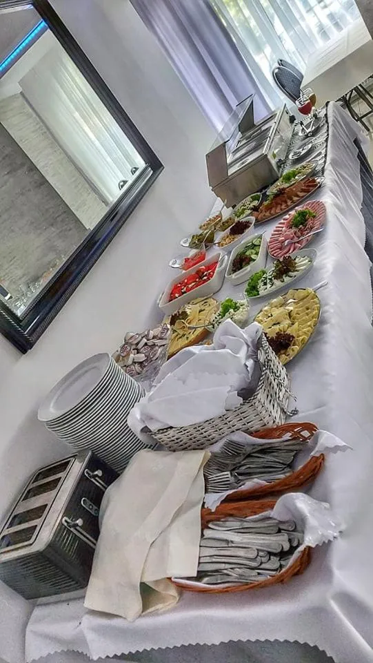 Food and drinks in Hotel Junior 2