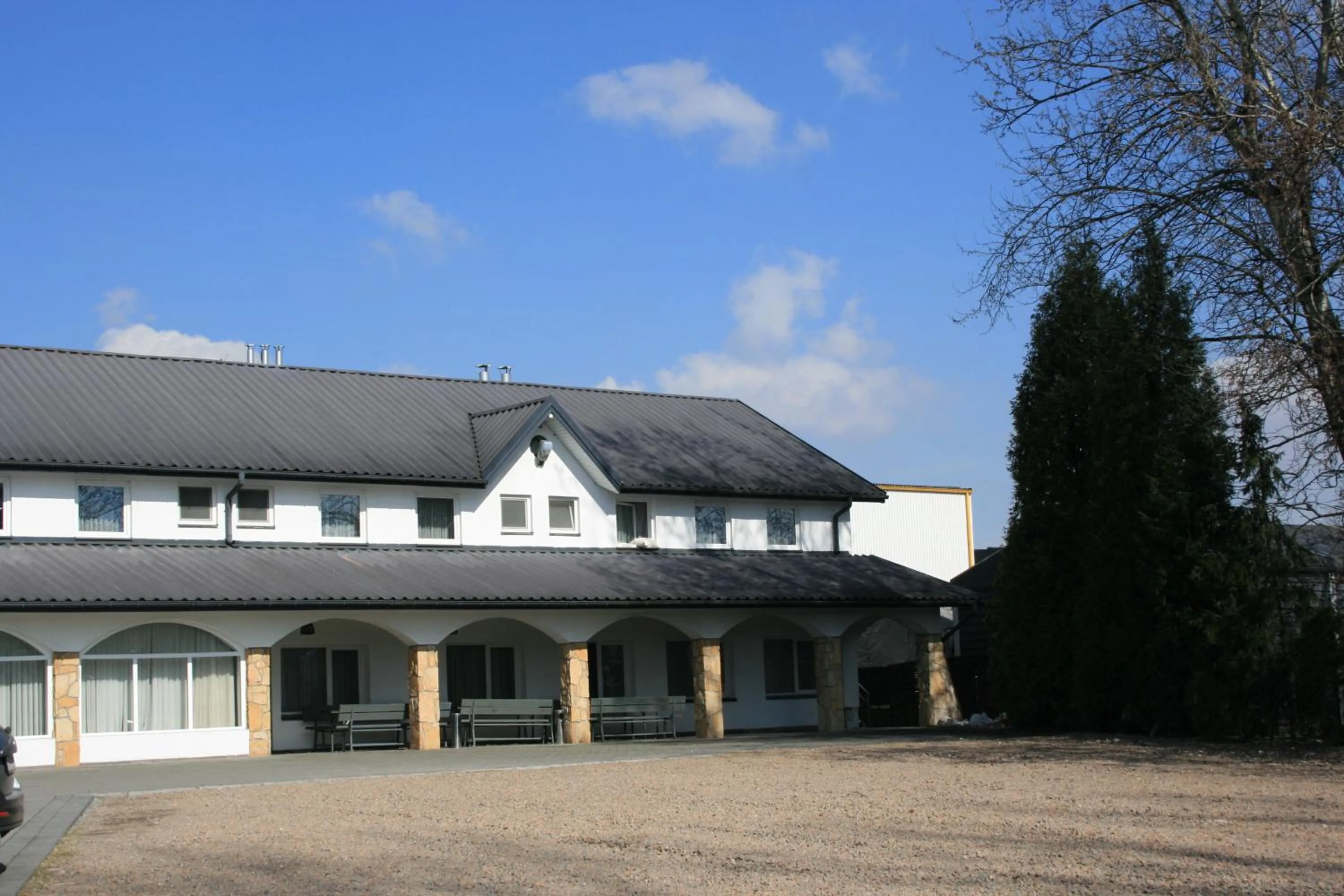 Property building in Hotel Junior 2