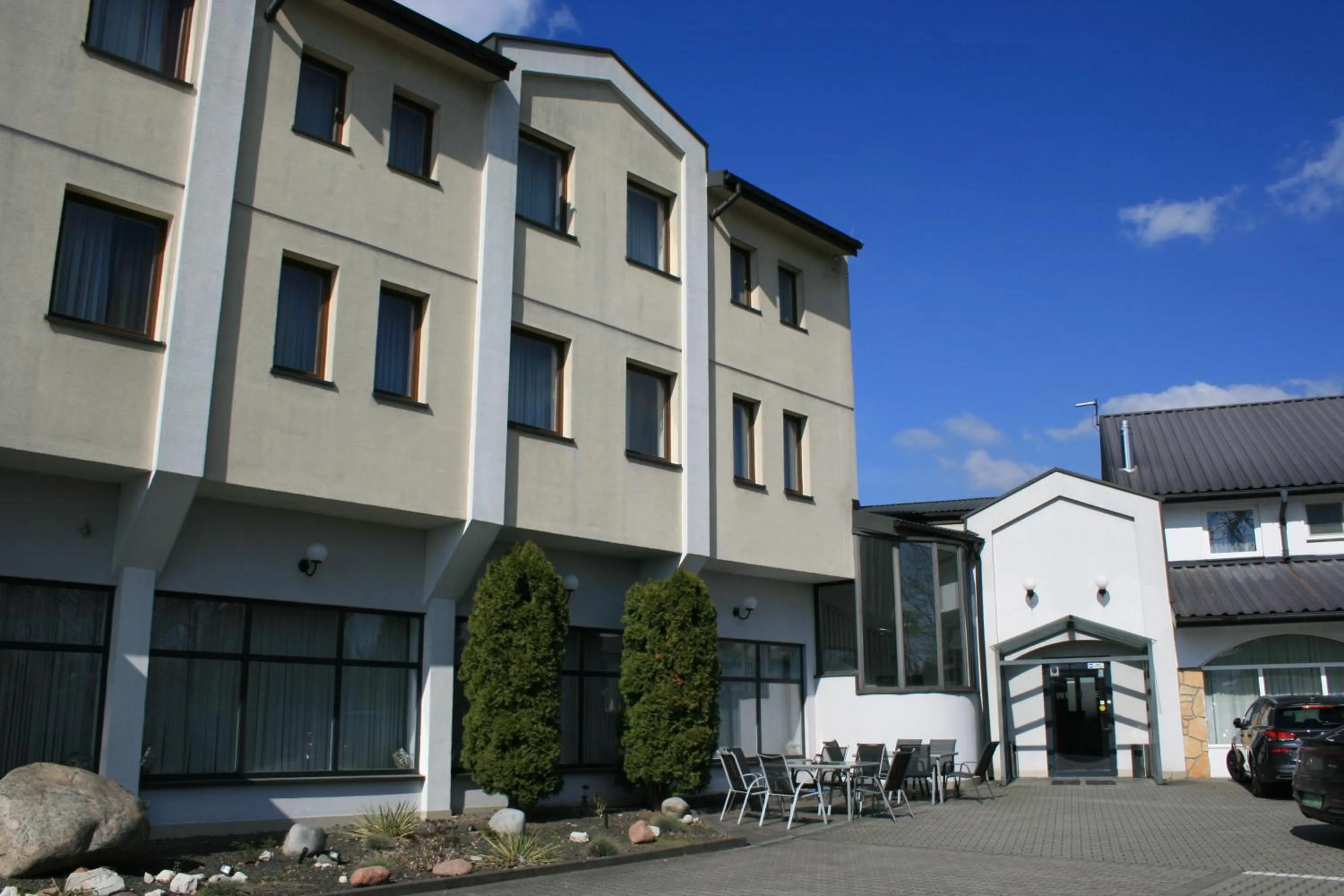 Property building in Hotel Junior 2