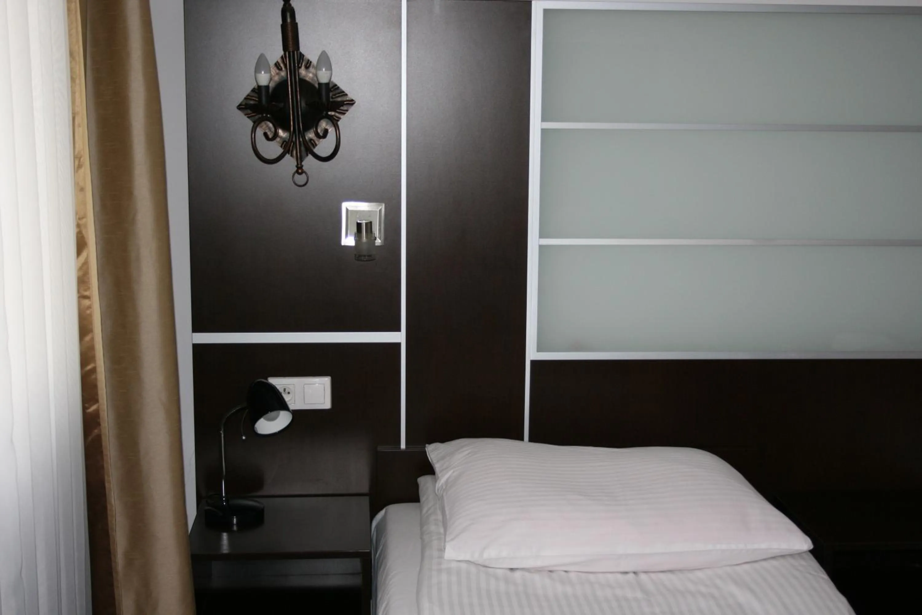 Bedroom, Bed in Hotel Junior 2