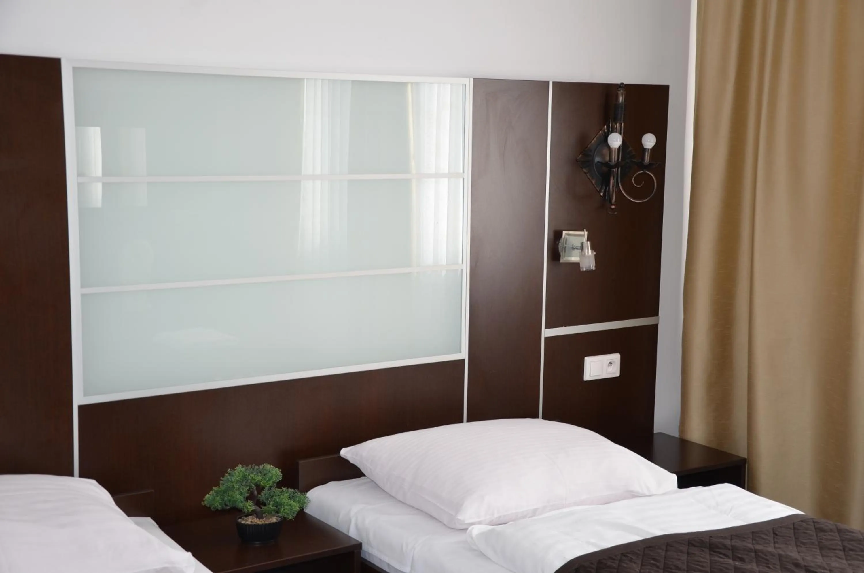 Bedroom, Bed in Hotel Junior 2