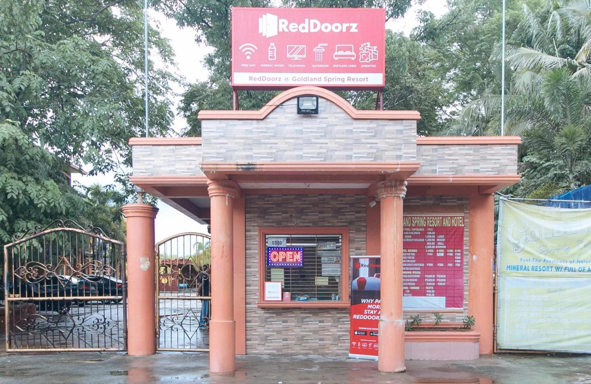 Facade/entrance in RedDoorz @ Goldland Spring Resort Urdaneta City