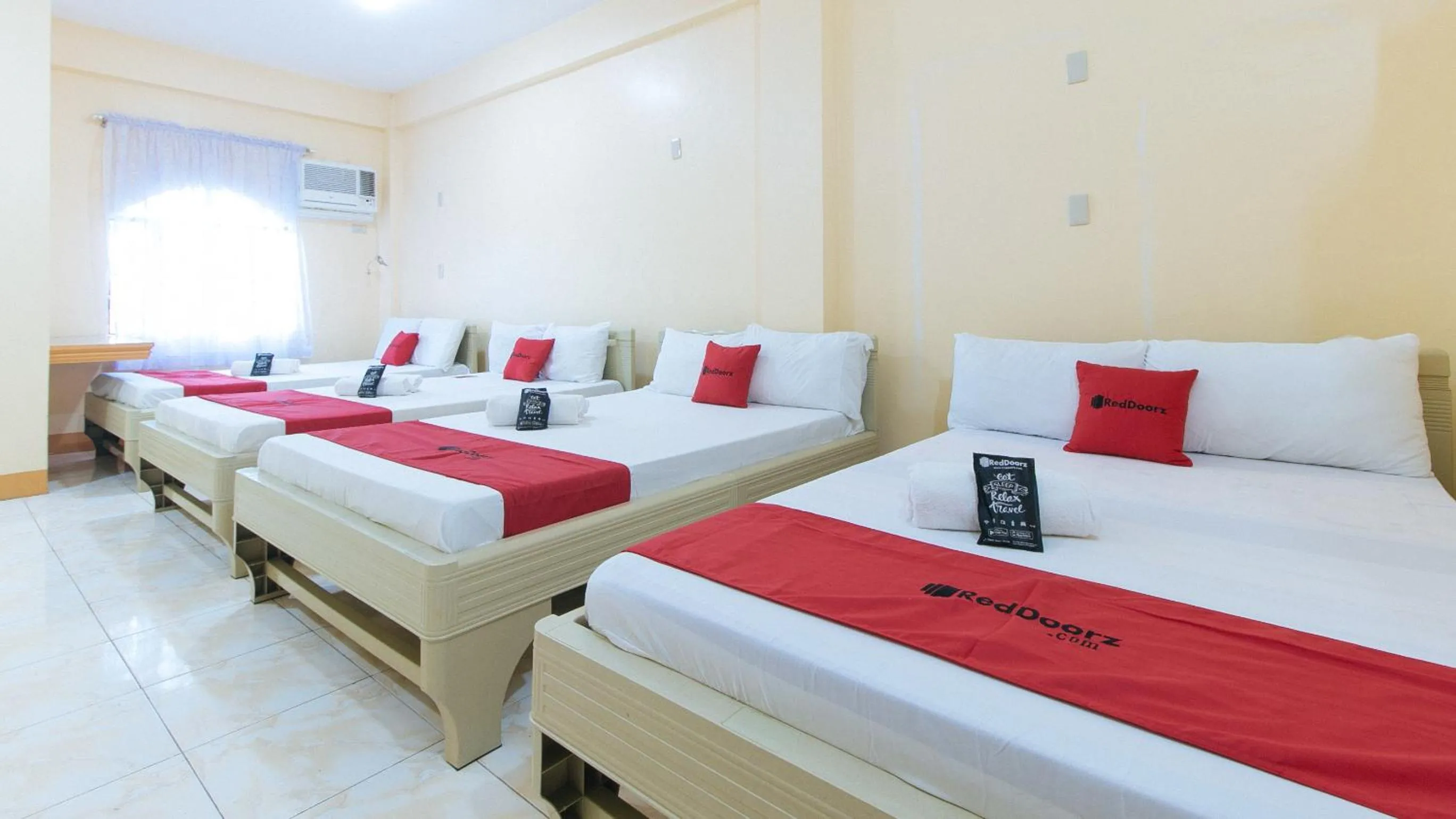 Bed in RedDoorz @ Goldland Spring Resort Urdaneta City