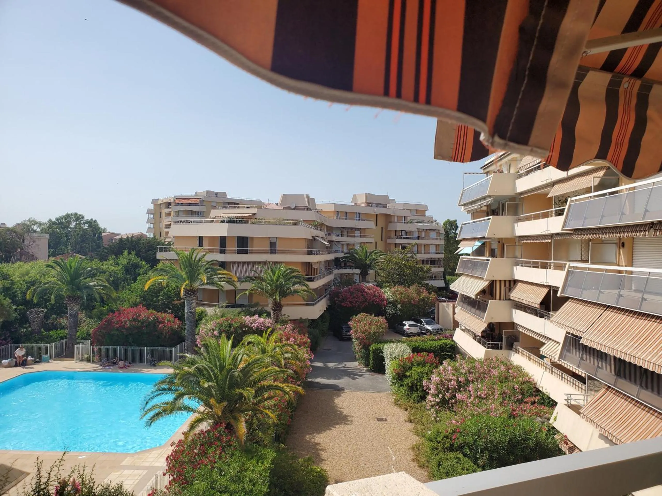 MIOUGRANO 2 Pieces Climatise 47m2 Piscine, Parking