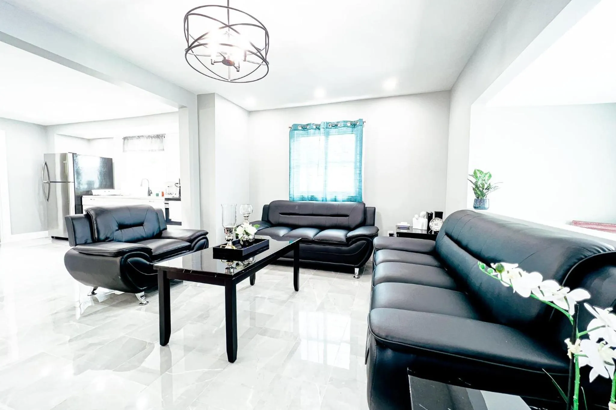 2 Homes, 1 Stay-7BR Niagara Falls Compound