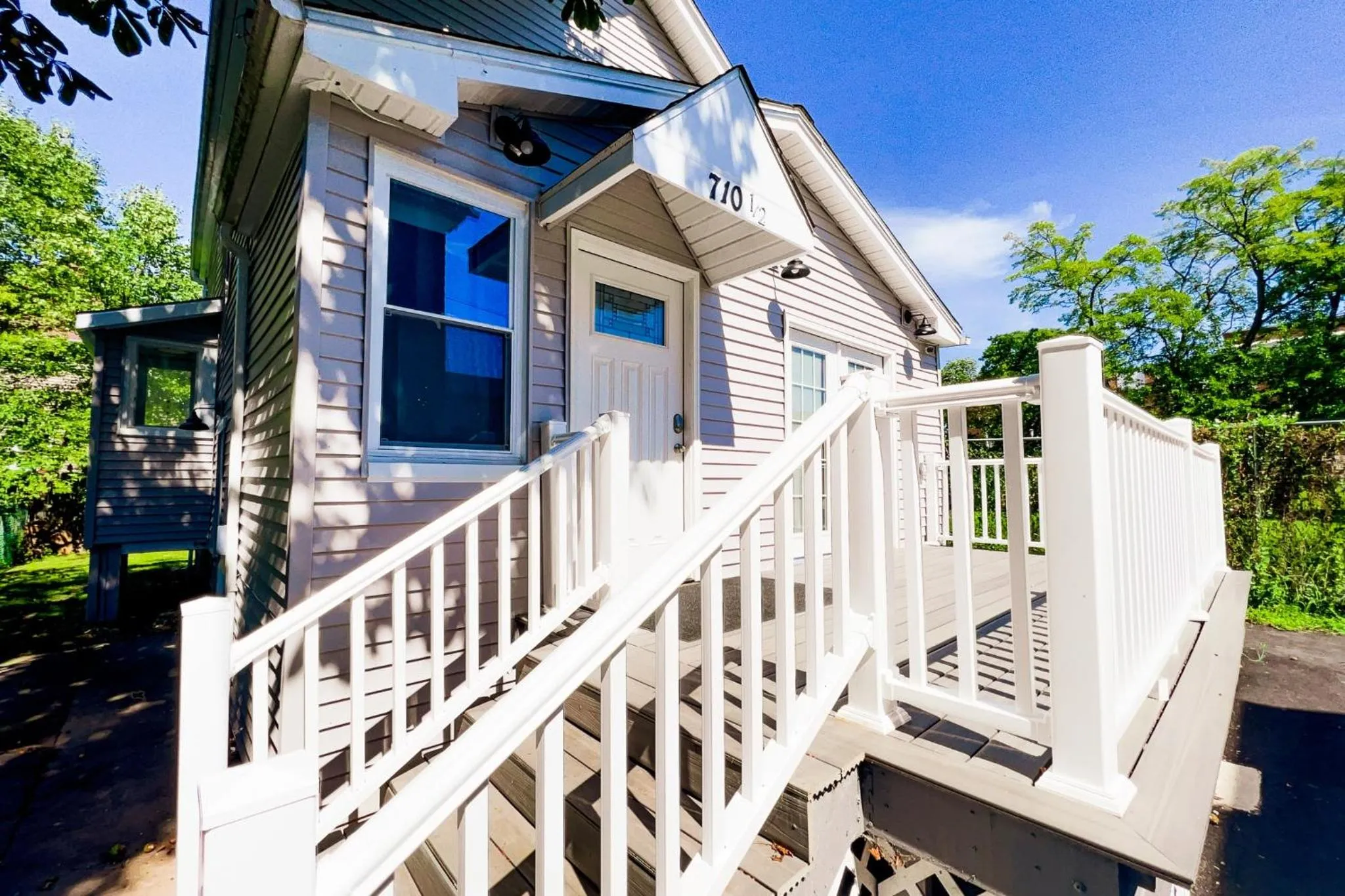 2 Homes, 1 Stay-7BR Niagara Falls Compound