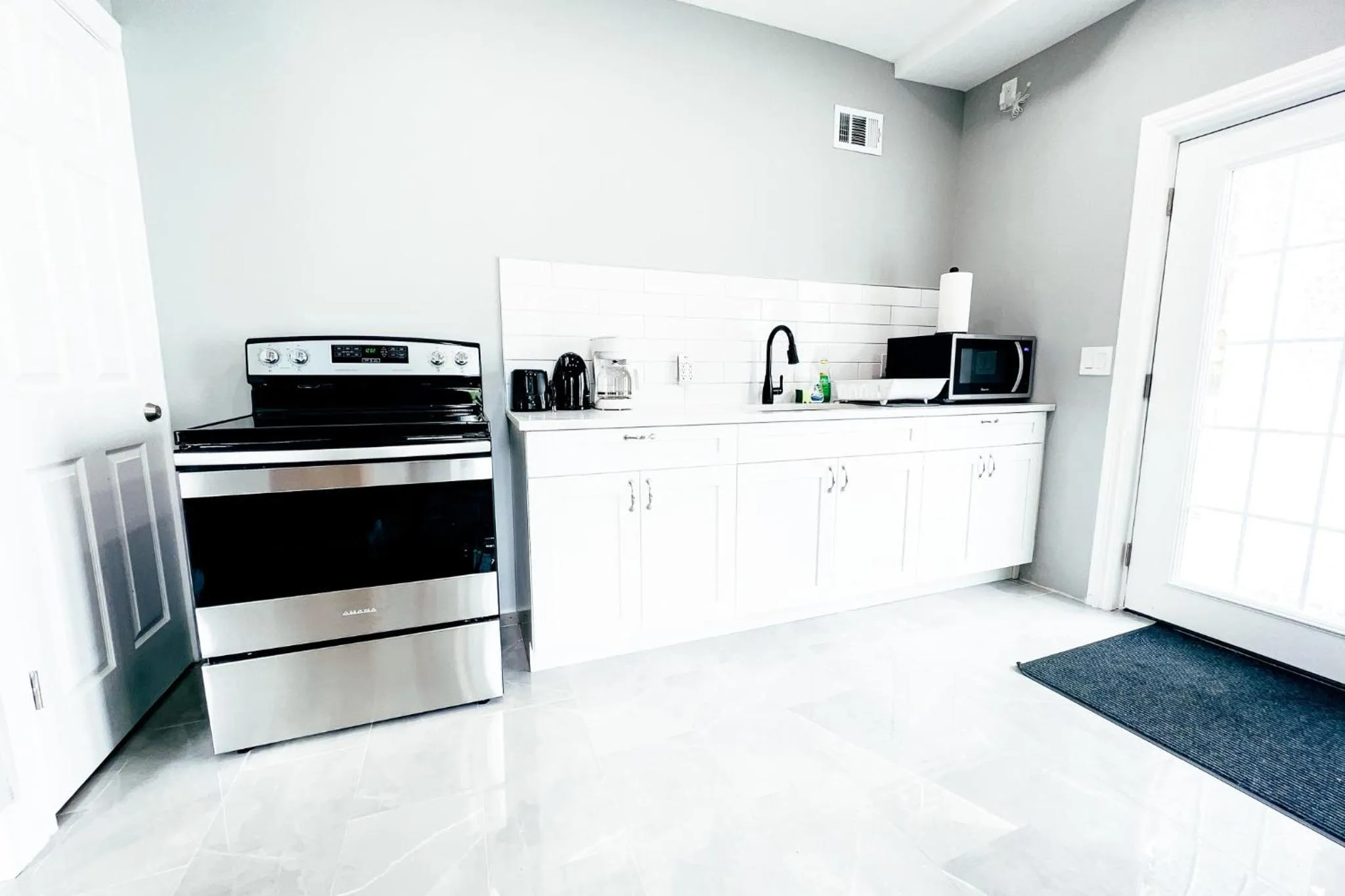 2 Homes, 1 Stay-7BR Niagara Falls Compound