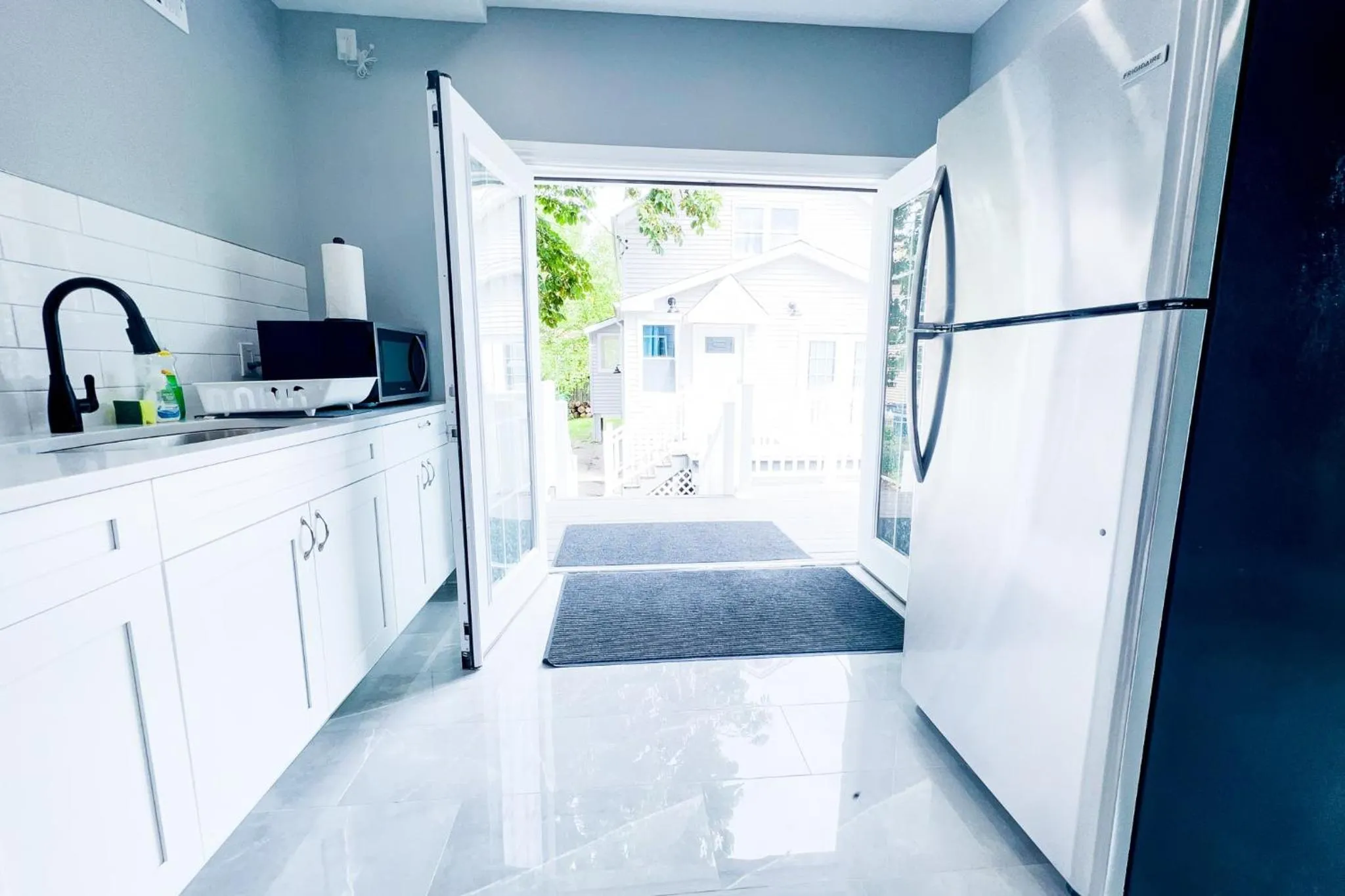 2 Homes, 1 Stay-7BR Niagara Falls Compound