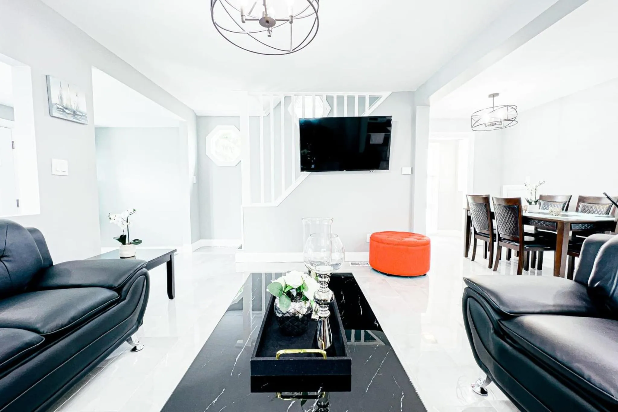 2 Homes, 1 Stay-7BR Niagara Falls Compound