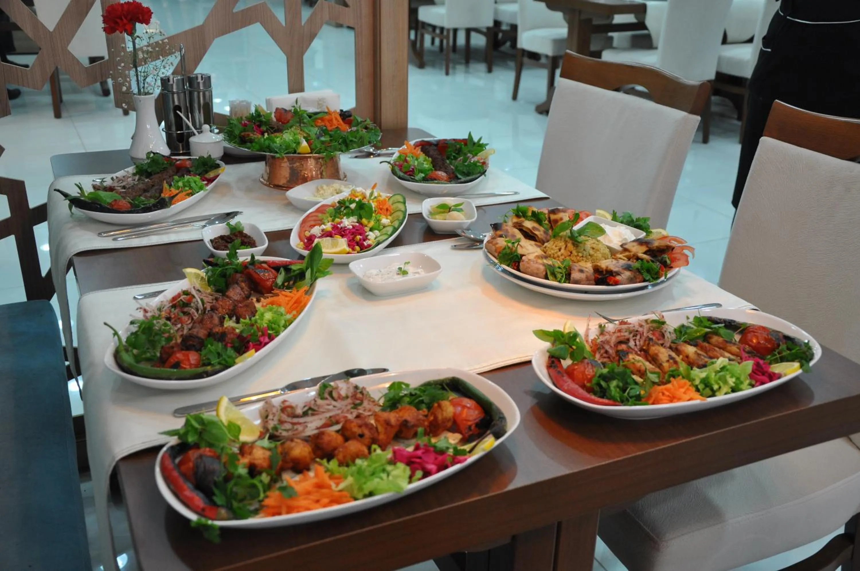 Restaurant/places to eat in Çınarpark Hotel