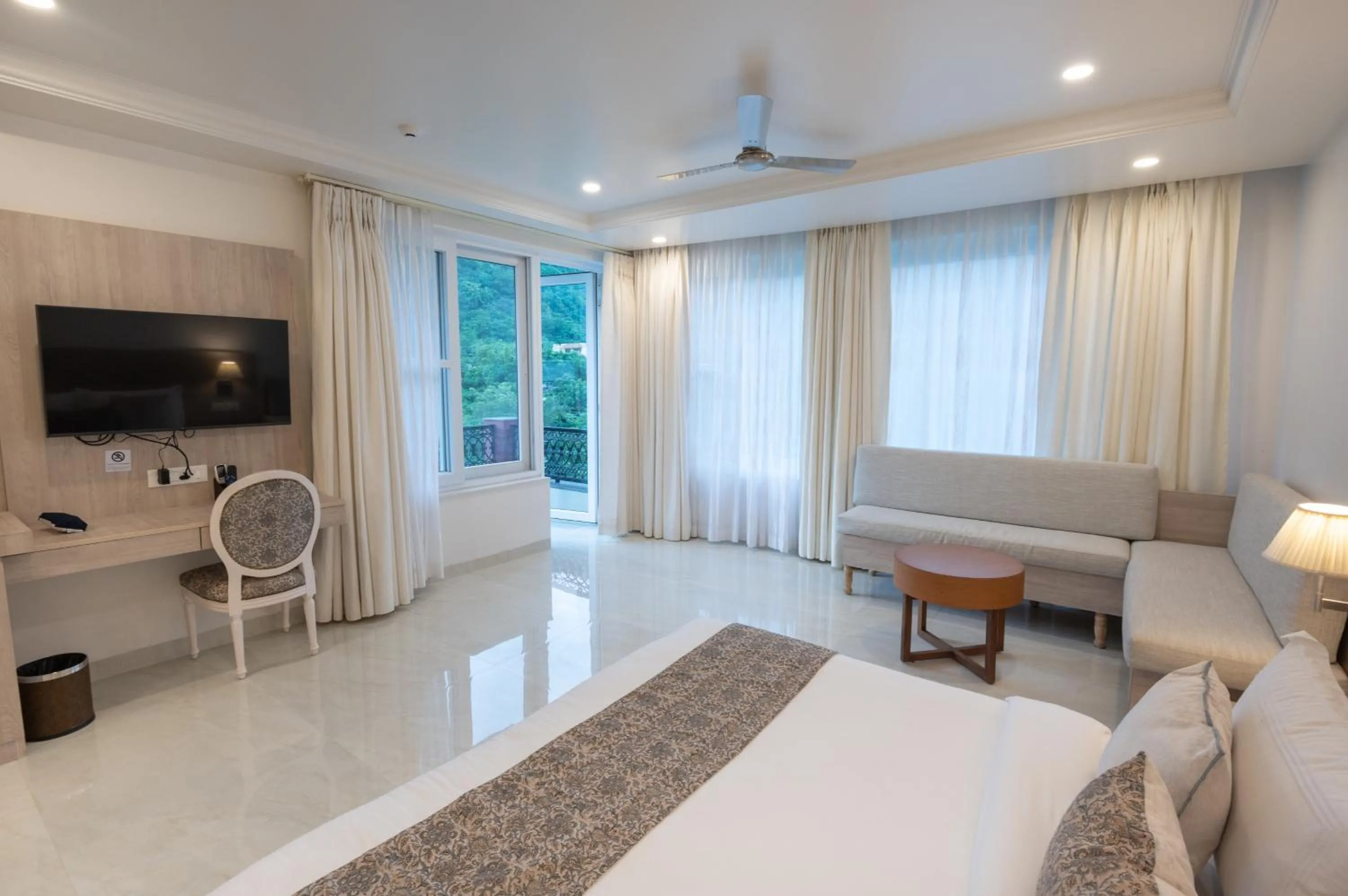 Bedroom, Bed in Terrakotta Rishikesh