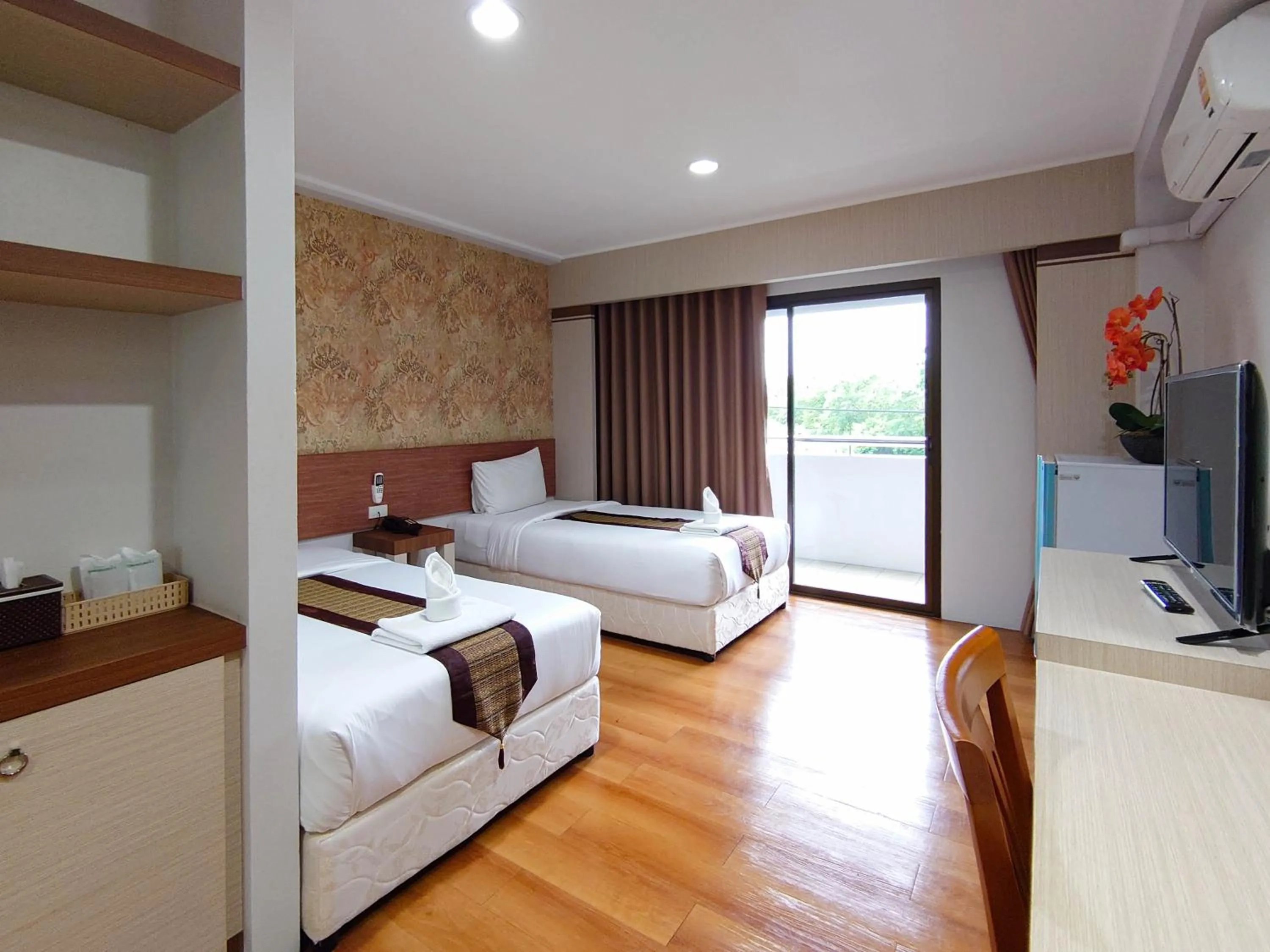 Photo of the whole room, Bed in Perfectroom Mansion