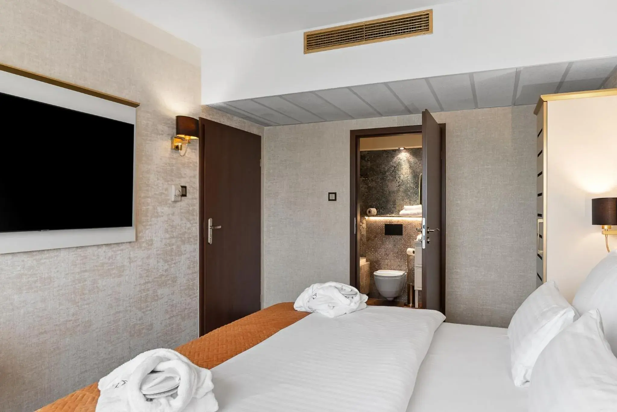 Photo of the whole room, Bed in Park Hotel Diament Katowice Photo of the whole room, Bed in Park Hotel Diament Katowice