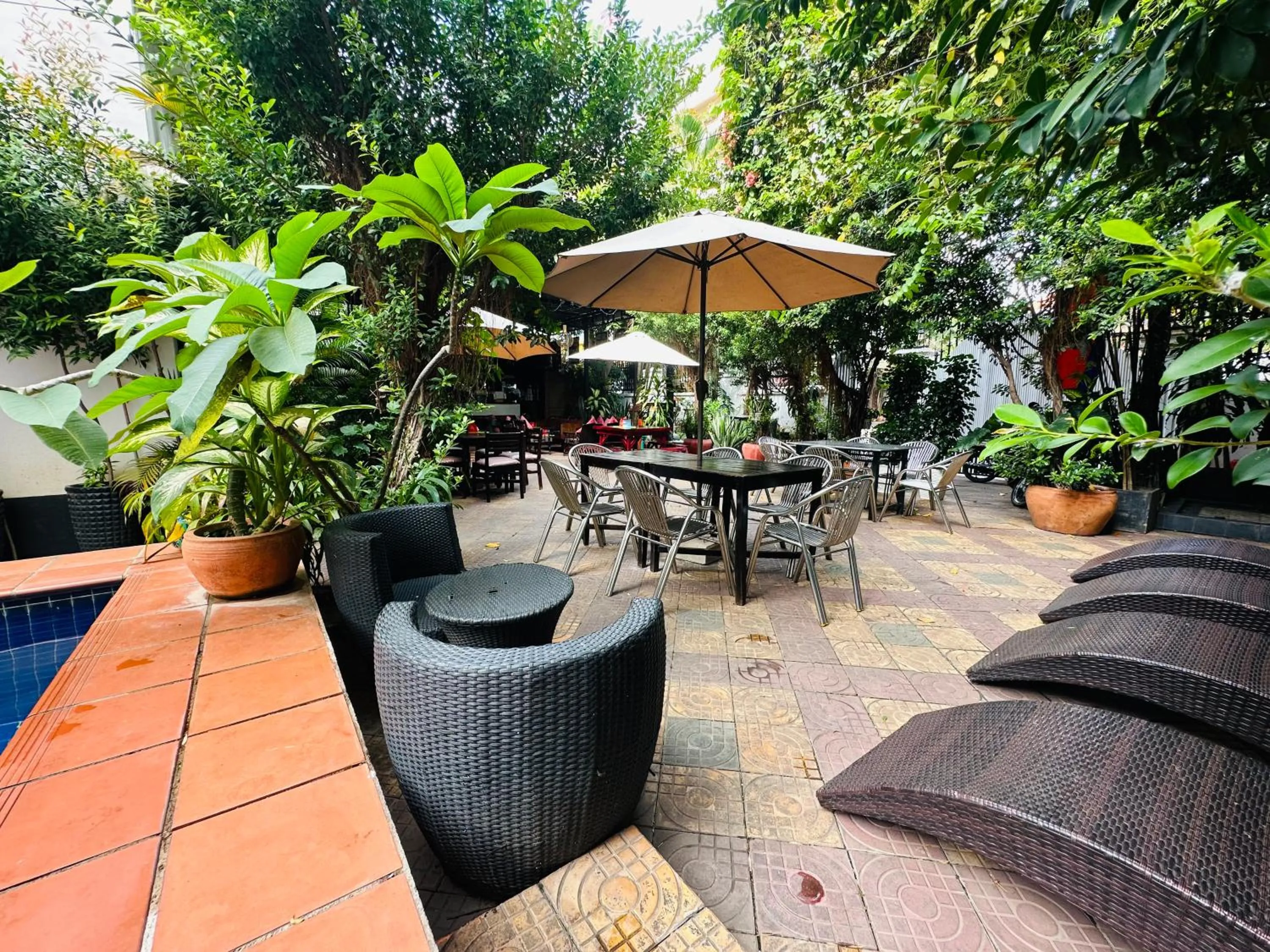 Restaurant/places to eat in Birdcage Boutique