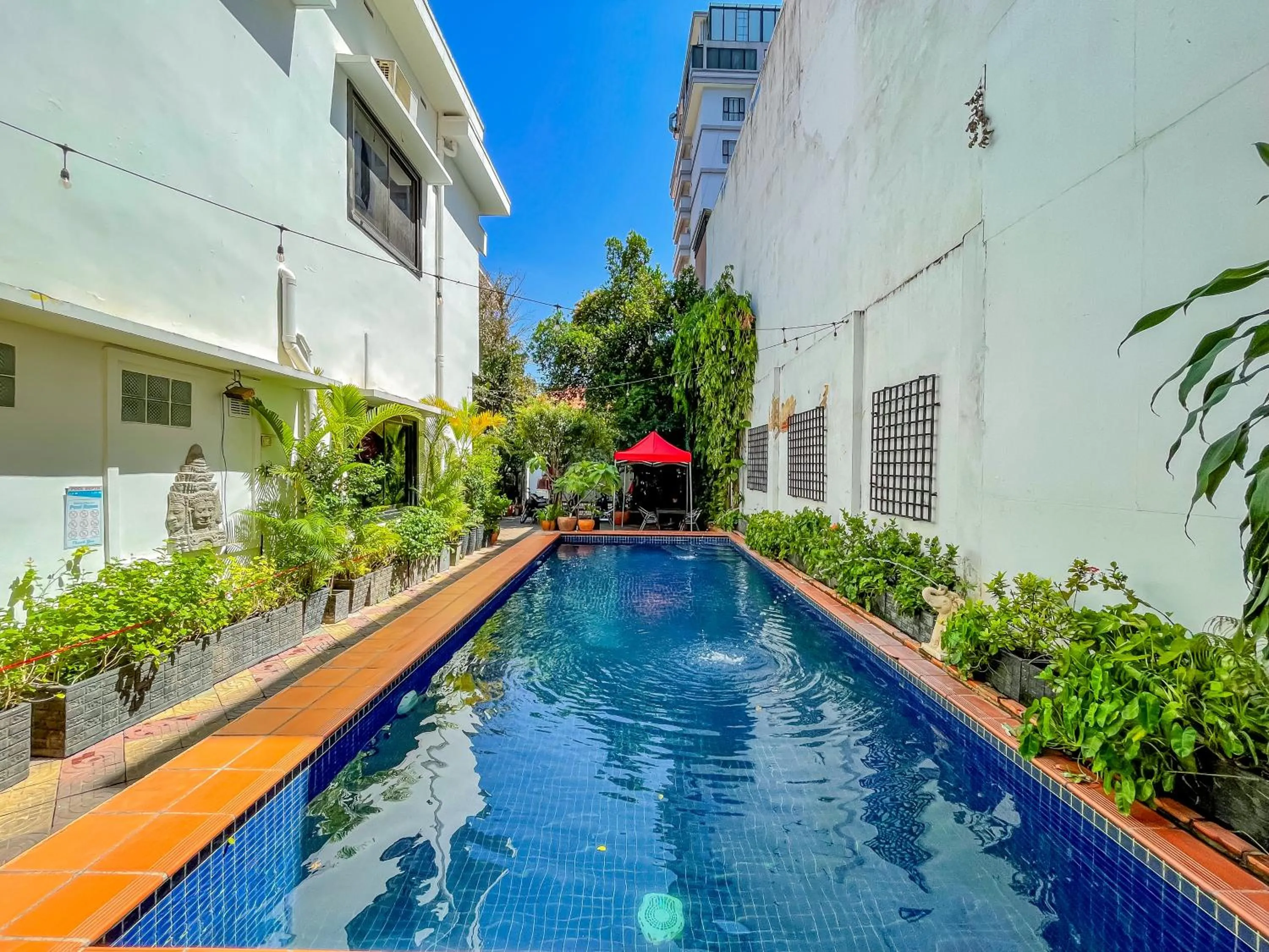 Swimming pool in Birdcage Boutique