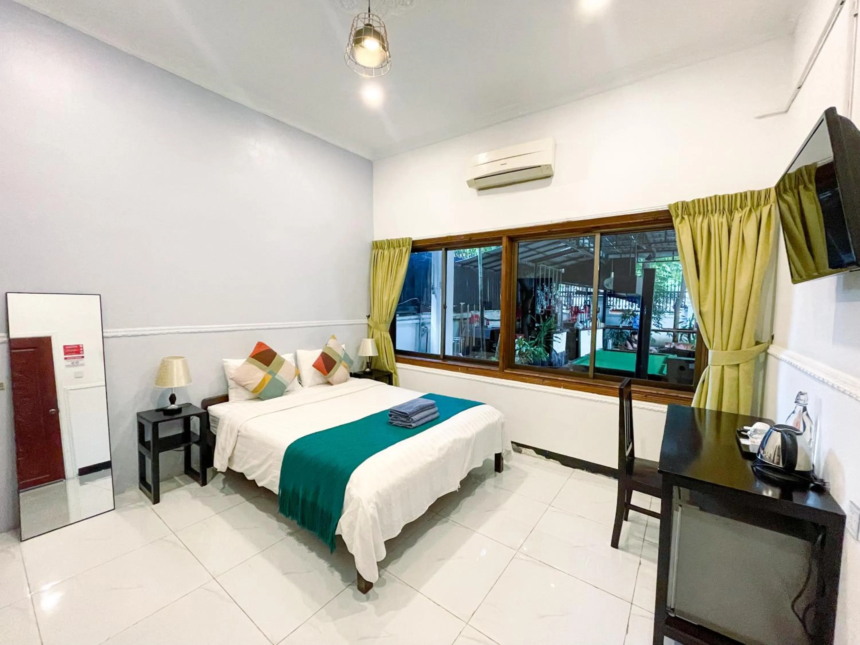 Bedroom, Bed in Birdcage Boutique