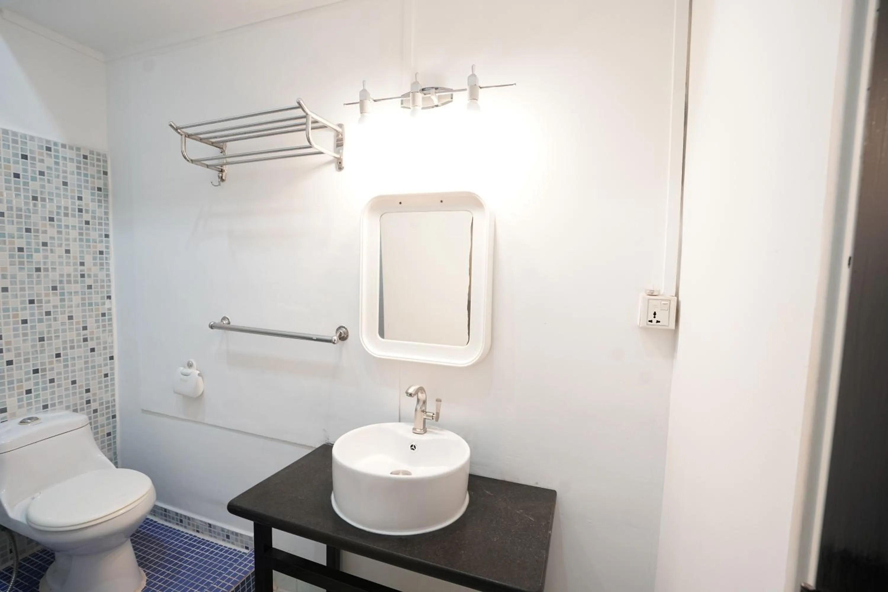 Bathroom in Birdcage Boutique