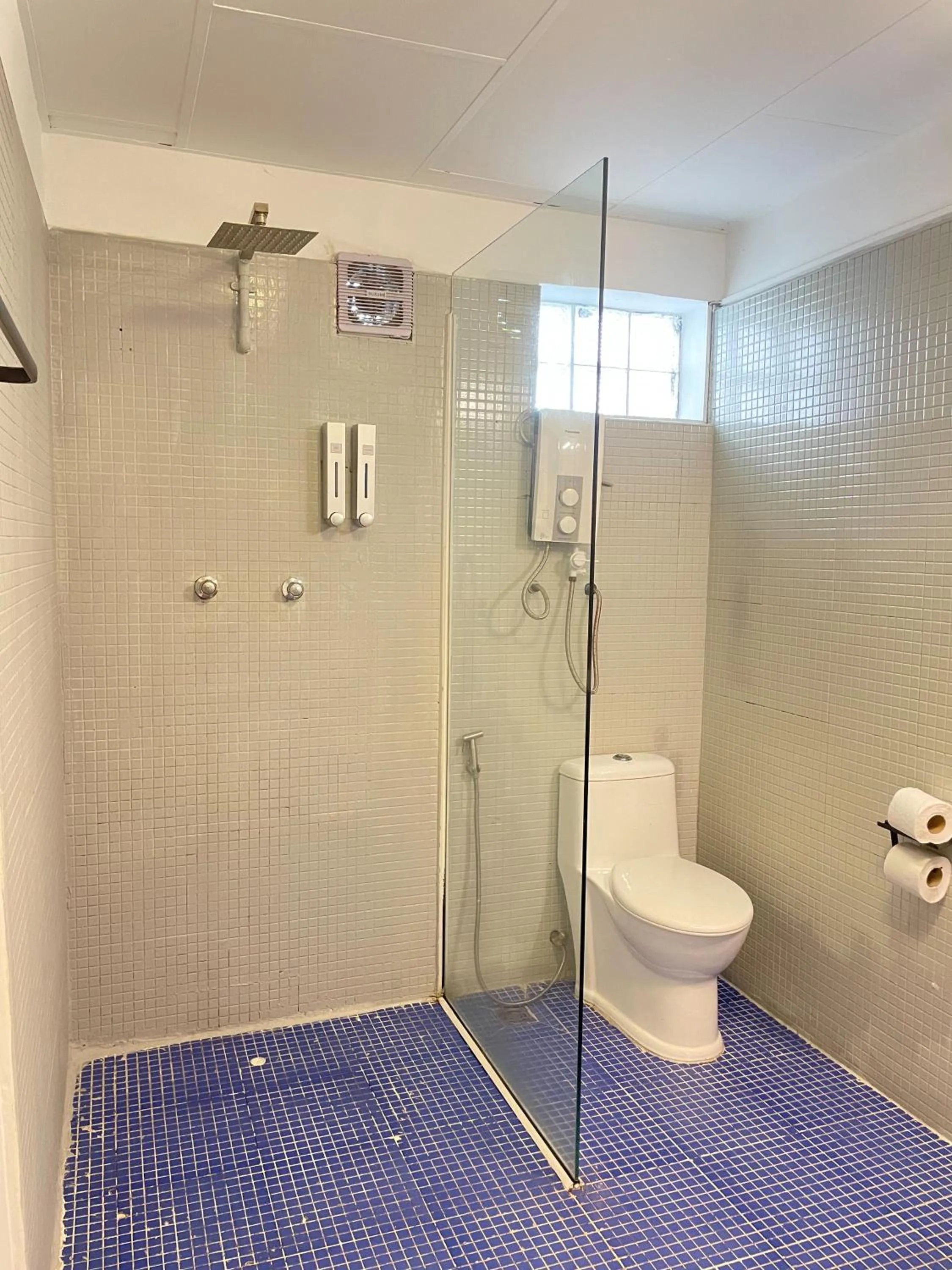 Shower in Birdcage Boutique