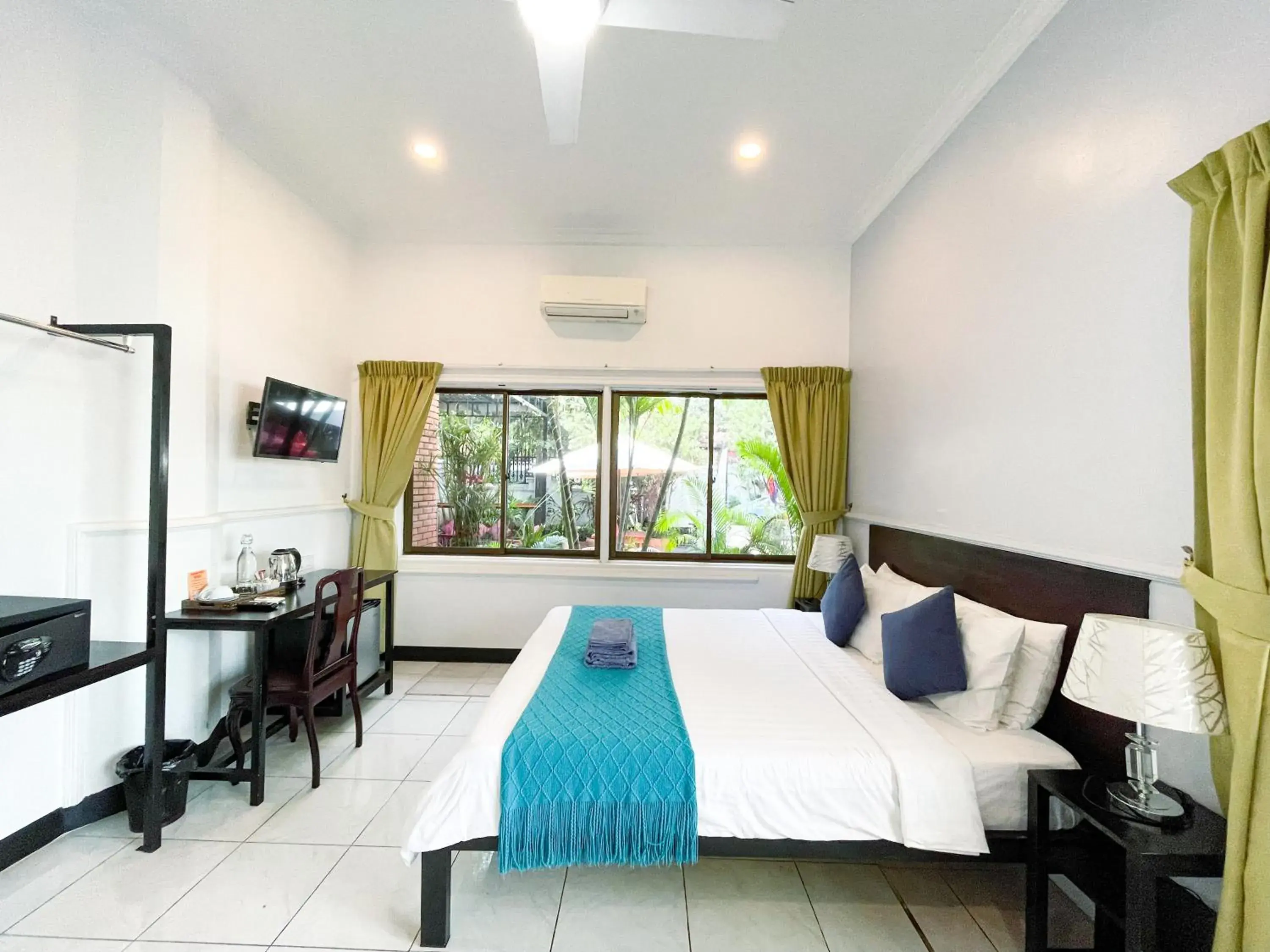 Deluxe Triple Room in Birdcage Boutique Deluxe Triple Room in Birdcage Boutique