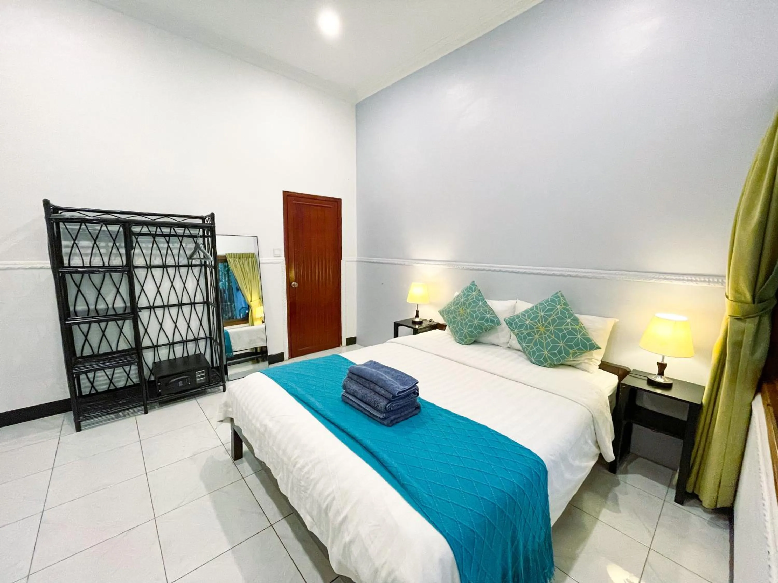 Bedroom, Bed in Birdcage Boutique