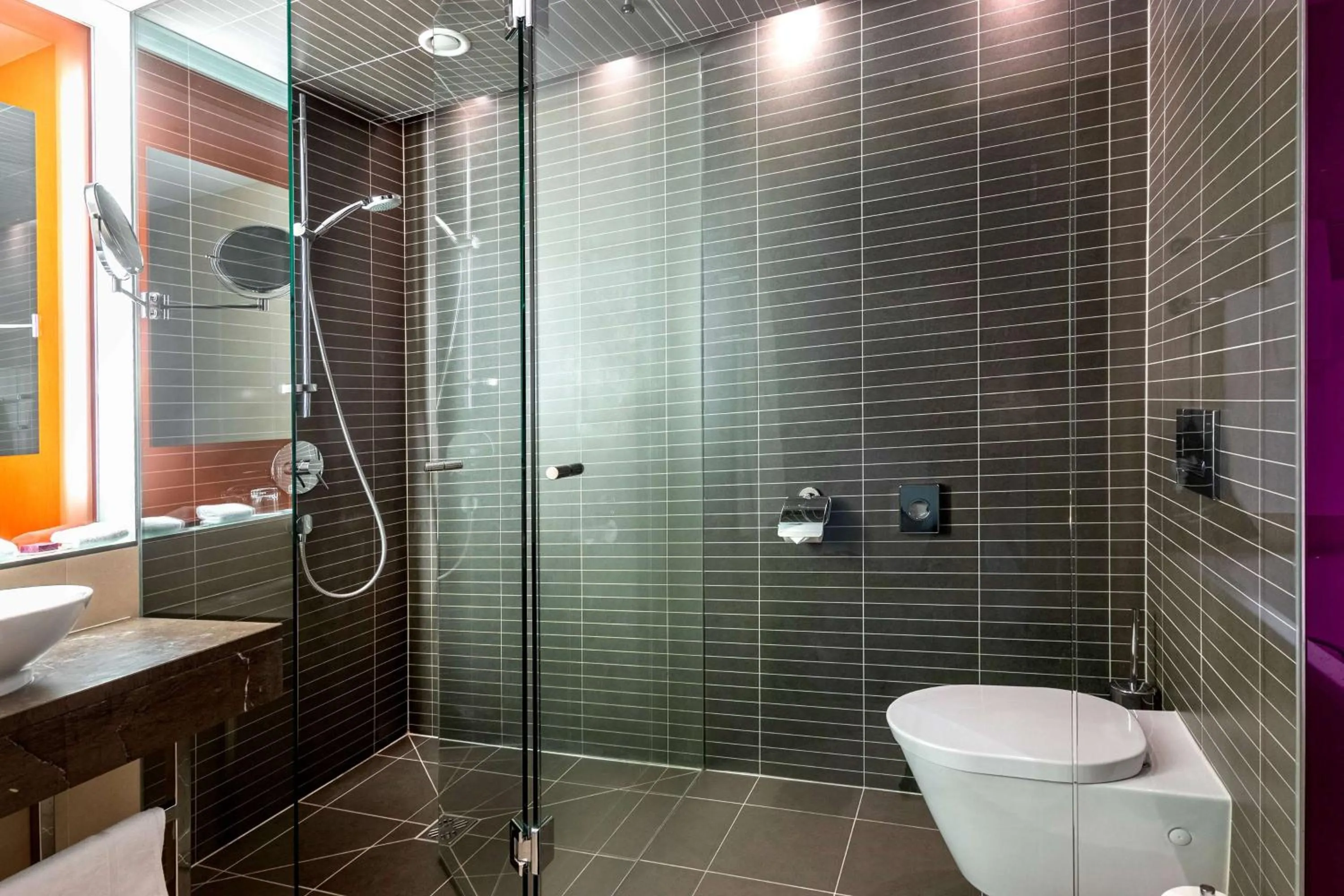 TV and multimedia in Vienna House by Wyndham Andel's Cracow