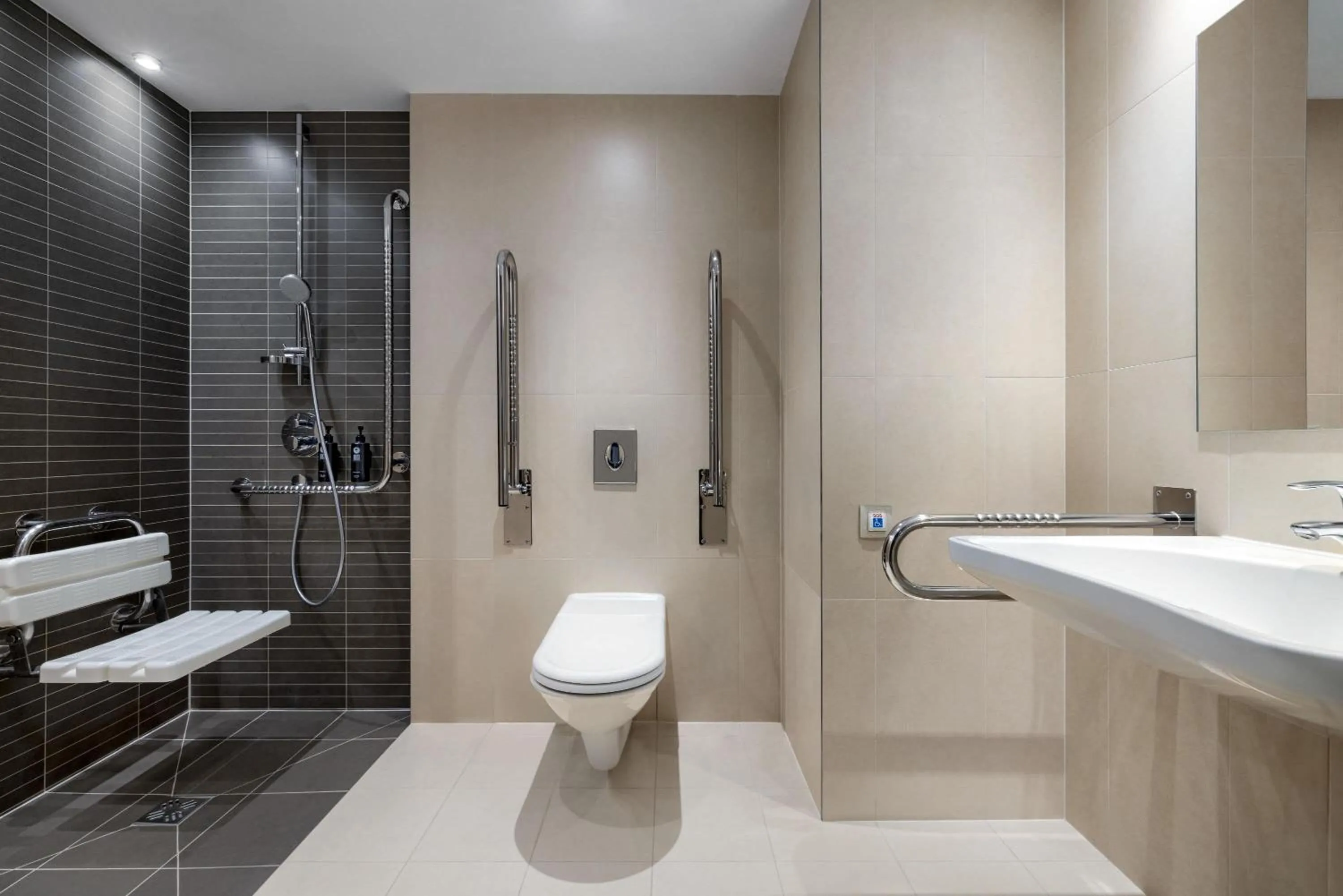 Shower in Vienna House by Wyndham Andel's Cracow