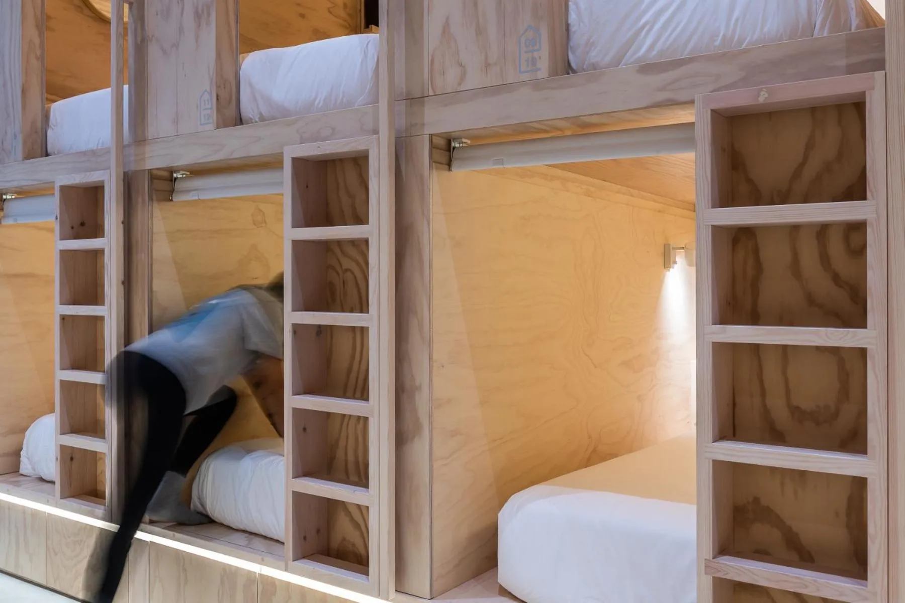 Bed in Colo Colo Hostel - Single Private Beds