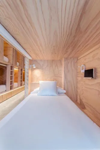 Colo Colo Hostel - Single Private Beds