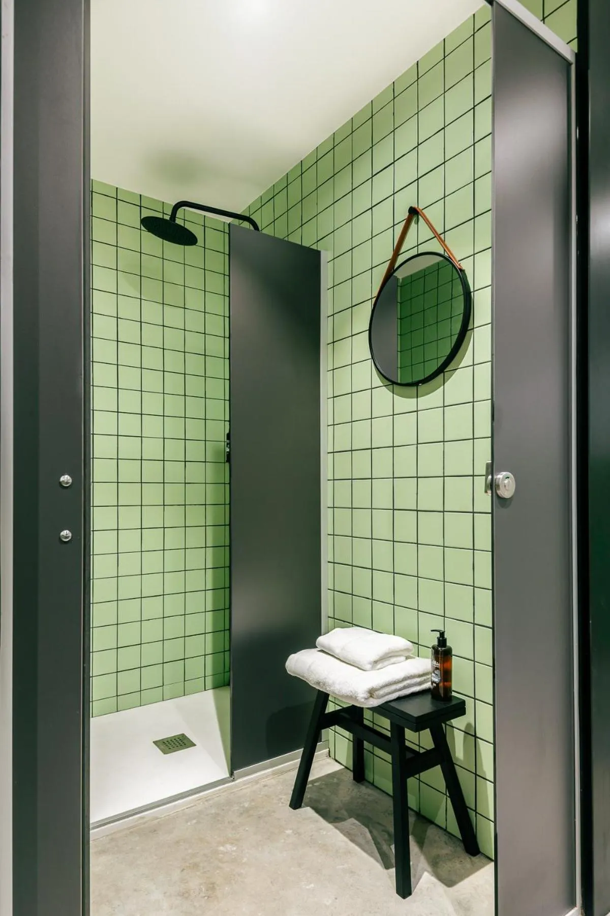 Shower in Colo Colo Hostel - Single Private Beds