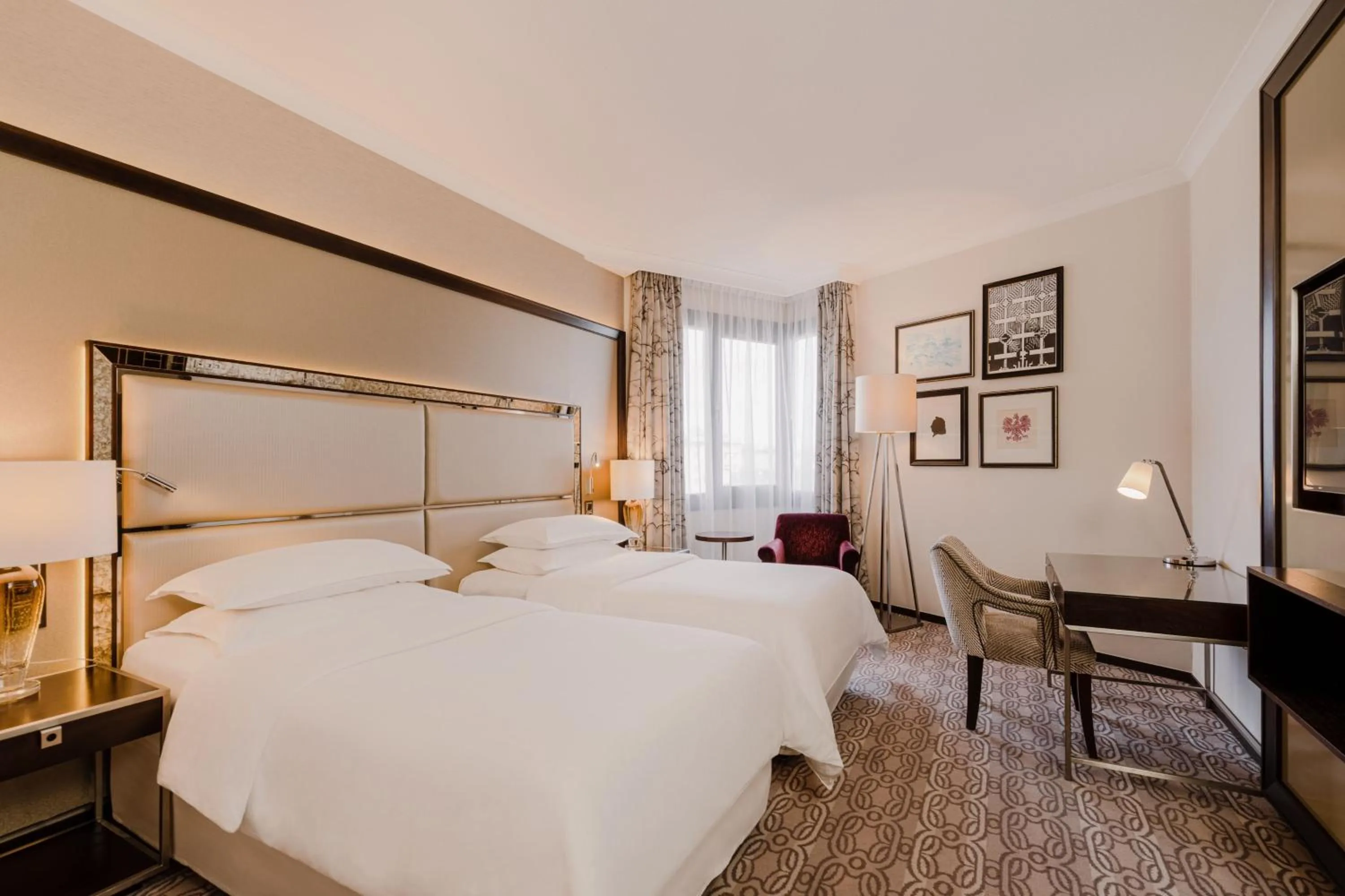 Photo of the whole room, Bed in Sheraton Grand Krakow