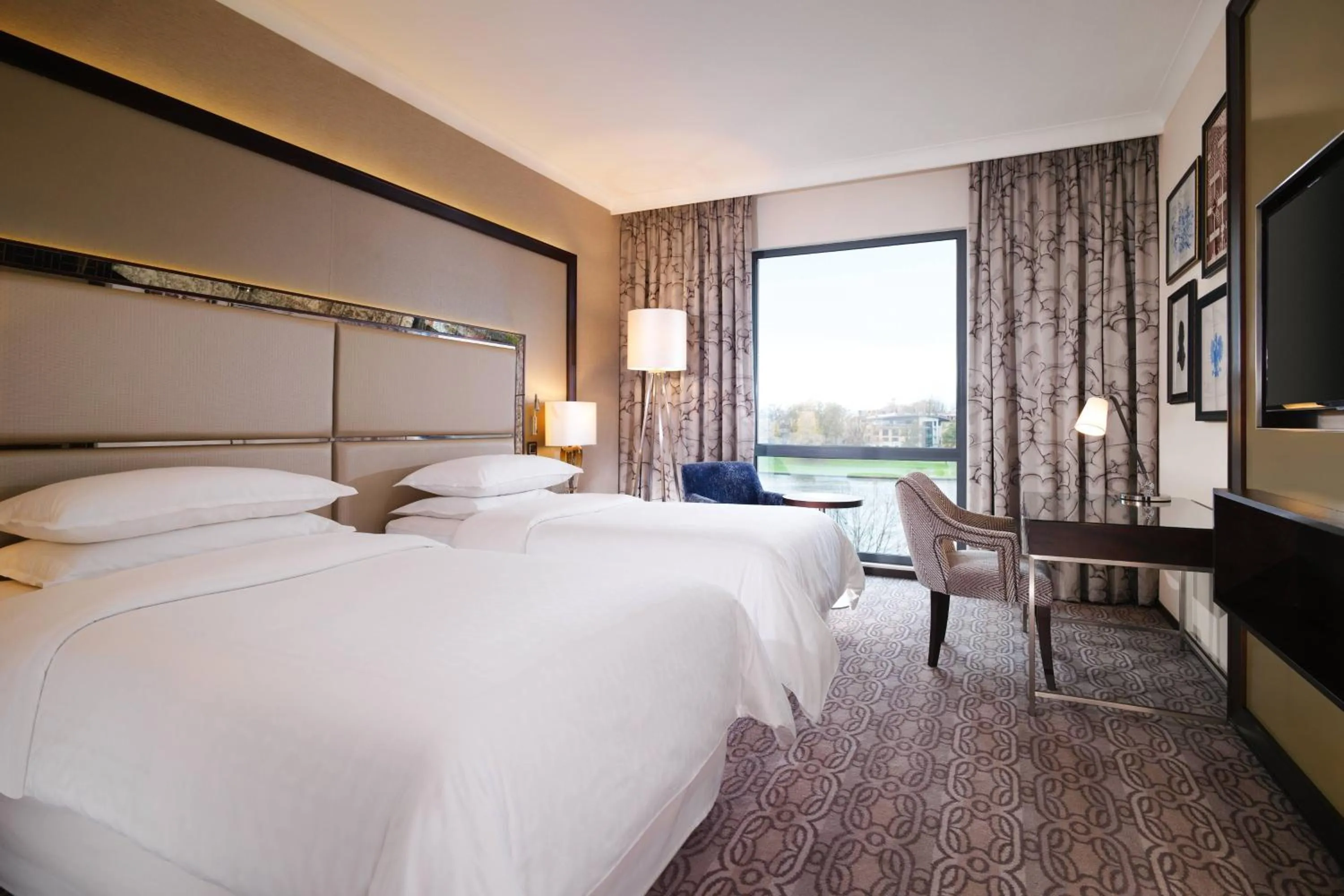 Photo of the whole room, Bed in Sheraton Grand Krakow