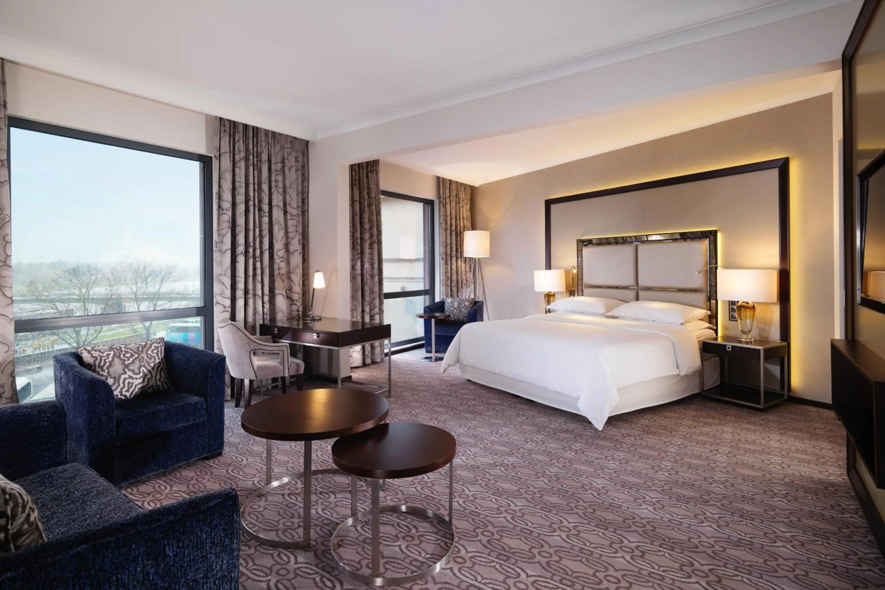 Photo of the whole room, Bed in Sheraton Grand Krakow