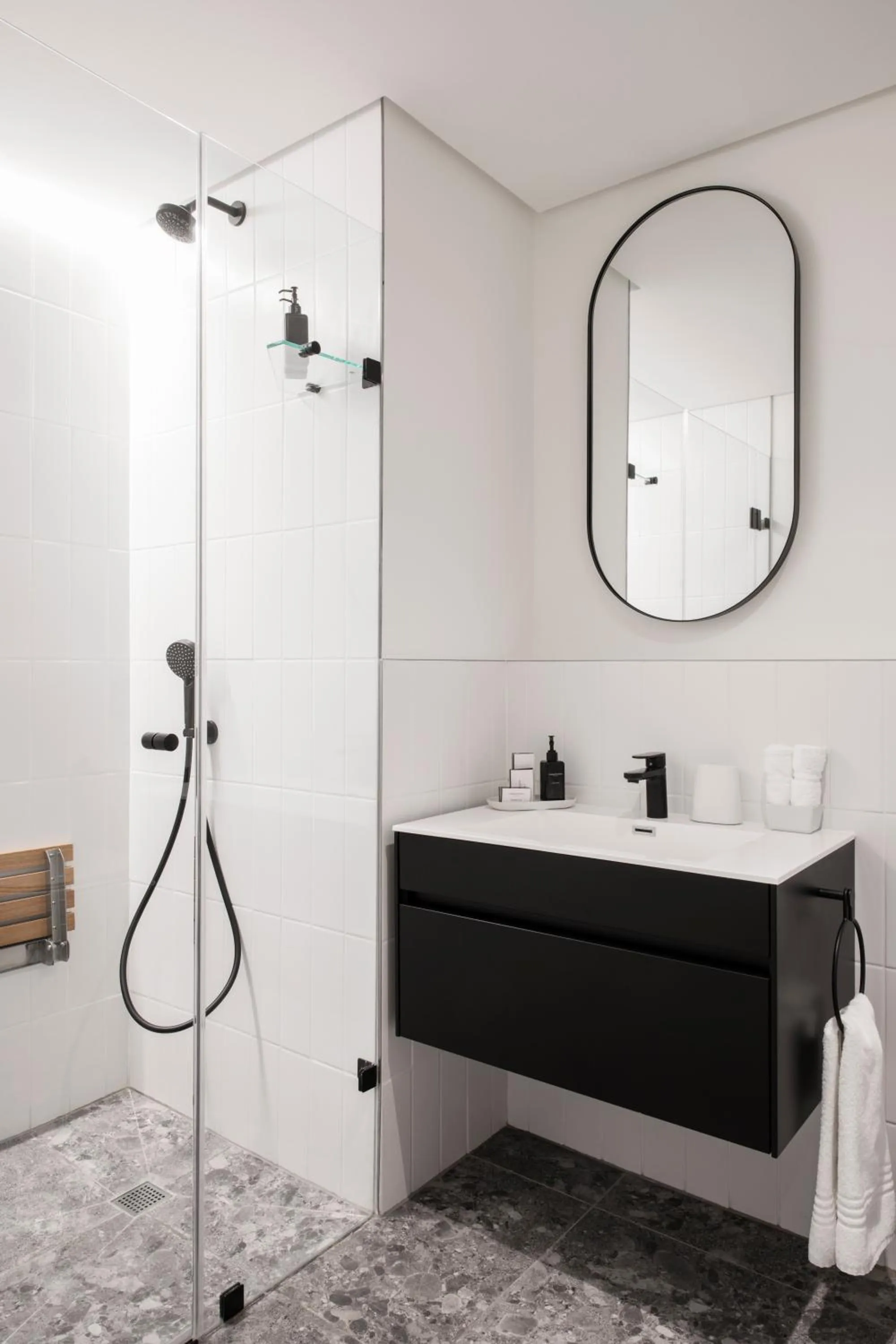 Shower in Home Suite Hotels Station House